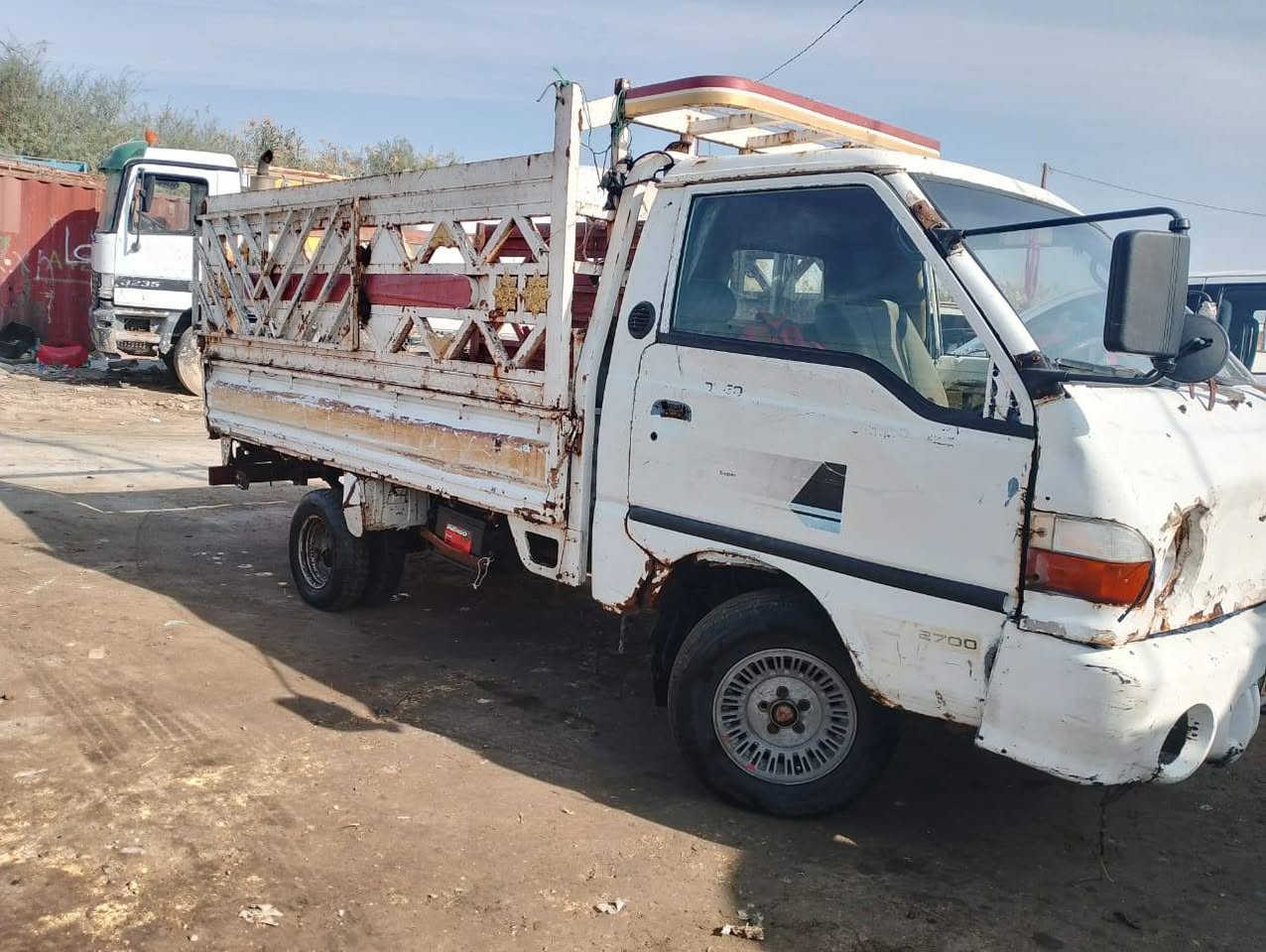 للبيع هونداي ذي قار سنويه 26مويدل 2000 اخواني مكفوله شاصي مكينه  السعر 27وبيها مجال ذي قار قظاء  ***********
