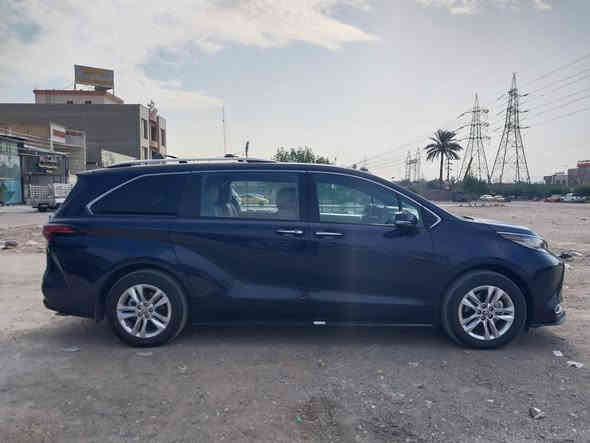 السلام عليكم تم تنزيل السعر 295 لانو مستعجل على البيعة تويوتا سينا هايبرد وارد أمريكي موديل 2024 فئه ليمتد فول مواصفات مري شفط حادثها موضح بالصوره تعديل بارد بالبنيد راديترات غراضها كلها اجتي وياها ليبل واحد السياره للاستفسار ***********
