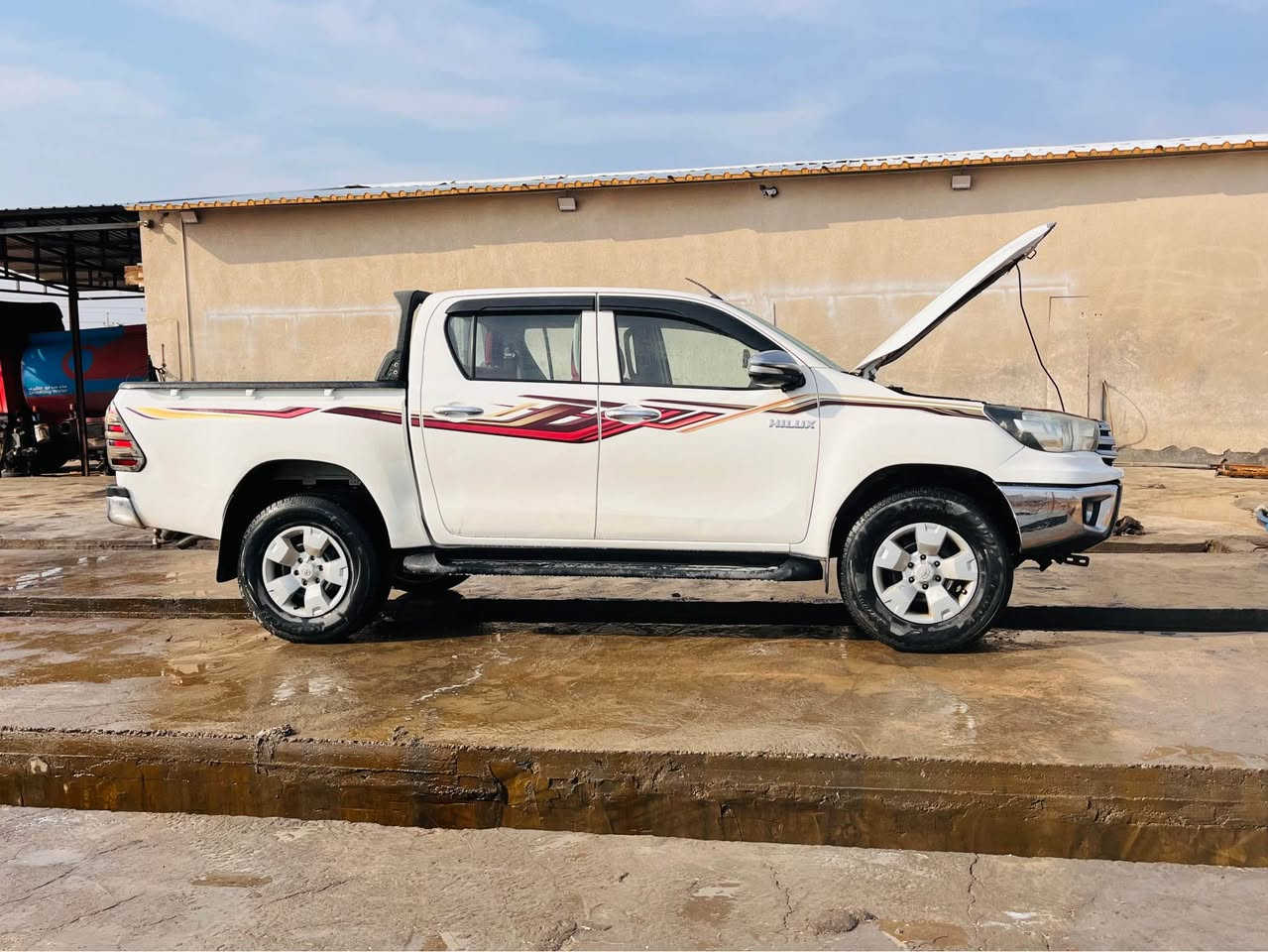 السلام عليكم 
بيك اب فور ويل كاز 2016 اوتو. مكفوله من الظربه وصبغ وتبديل. مكينه مجفته راجعه احسن من البلاد لا تنقيص ولا تبخير. رقم بصره بسمي. السياره ما ناقصها شي خير من الله. السعر 230$ 
مكاني بصره الدير شمال النشوه منطقه سيد علي السيدنور. قرب حقل مجنون. 
رقم الهاتف *********** القرنة, البصرة
