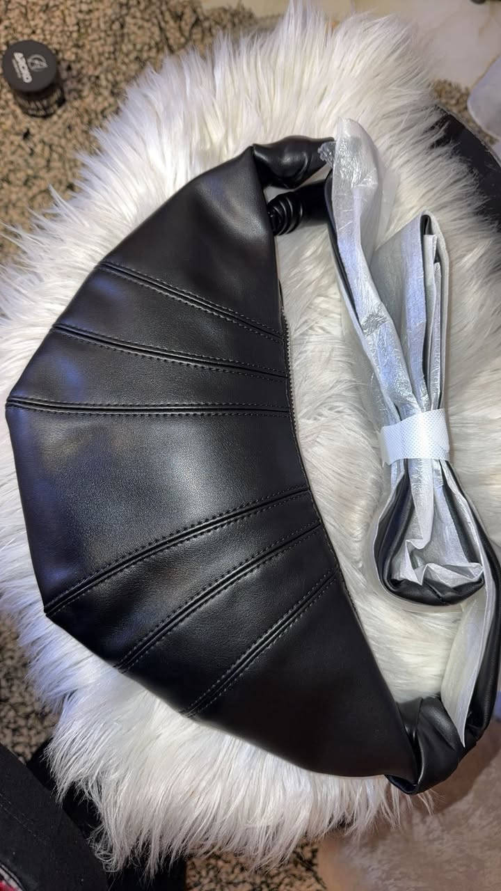 حقيبه ماركه LEMAlRE صنع في Spain
لماري مو بس ماركه إحساس يلبسني ثقة 🖤👑


**إذا كنت صاحب هذا الإعلان وتريد حذفه لأي سبب، رجاءا أرسل رسالة إلى الدعم الفني**