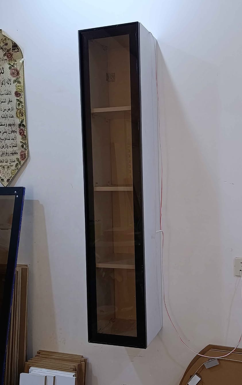 جوانترین ڕەفەی تەنیشت مێزی تیڤی بە دەرگای شوشەو ئەلەمنیۆم بە گڵۆپی لینەر لەسەر داوای کڕیارە بەڕێزەکانمان بەردەستەوەنرخی 80 هەزارە وەگەیاندن و هەڵواسین تەنها  5 هەزارە بۆناو شاری سلێمانی شوێنمان لە بەکرەجۆیە 
*********** السليمانية, العراق
