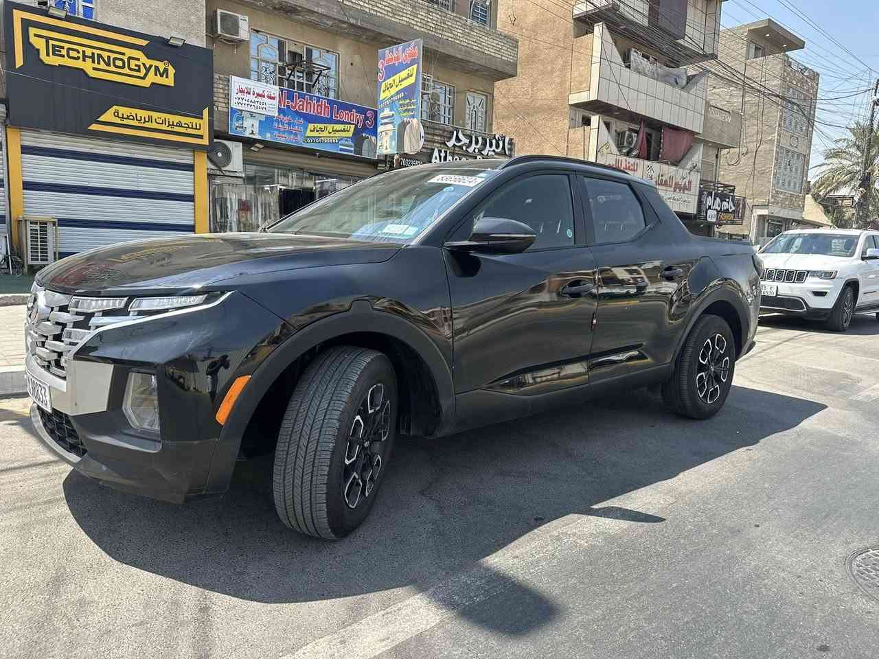 🚗 للبيع: هيونداي سانتا كروز 2024 لون اسود 
📍 مكان السيارة: بغداد
📞 للتواصل:***********

📊 المسافة المقطوعة: 9 الف ميل 
🛠️ المحرك: 4 سلندر 

⚙️ المواصفات:
• فتحة سقف
• بصمة 
. اشاره باللايت
• مقعد السائق كهربائي
• ويل كب
• تشغيل عن بُعد
• لايتات LED
• لايتات زينون
• إشارات على المرايا
• تحكم ستيرن جهتين
• شحن لاسلكي
• هاندبريك بصمة
• هيترات بالمقاعد
. شاشة كبيره 
. دشبول ايباد 
. صندوق كهربائي

⚠️ أضرار السيارة:
• وارد أمريكي
• باب سايق وجاملغ امامي بجم كبس   (موضح بالصور المرفقة)
• جميع الوسائد الهوائية (الايرباكات) سليمة ✅ 

📌 تفاصيل إضافية:
• رقم السيارة: بغداد  الدولي الجديد رقم مميز
