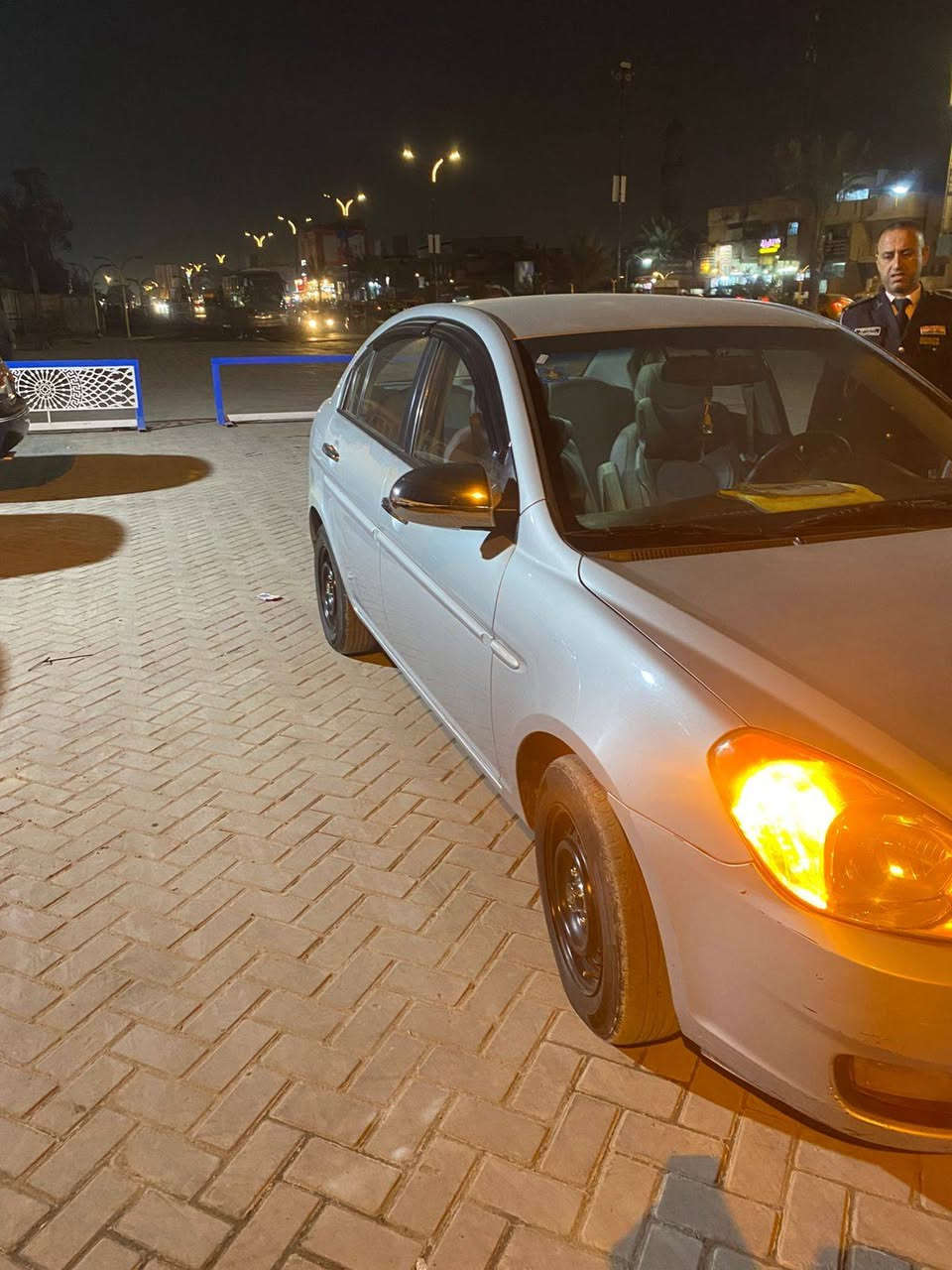 السلام عليكم اكسنت فيرنا ٢٠٠٨
تفاصيلها واضحه بالسونار 
مكينه ١٦٠٠ 
صدر جديد أمامي خلفي 
تخم تاير 
كامره أماميه خلفيه 
السعر ٨٥ وبيها مجال بسيط 
مكاني بغداد 
***********
