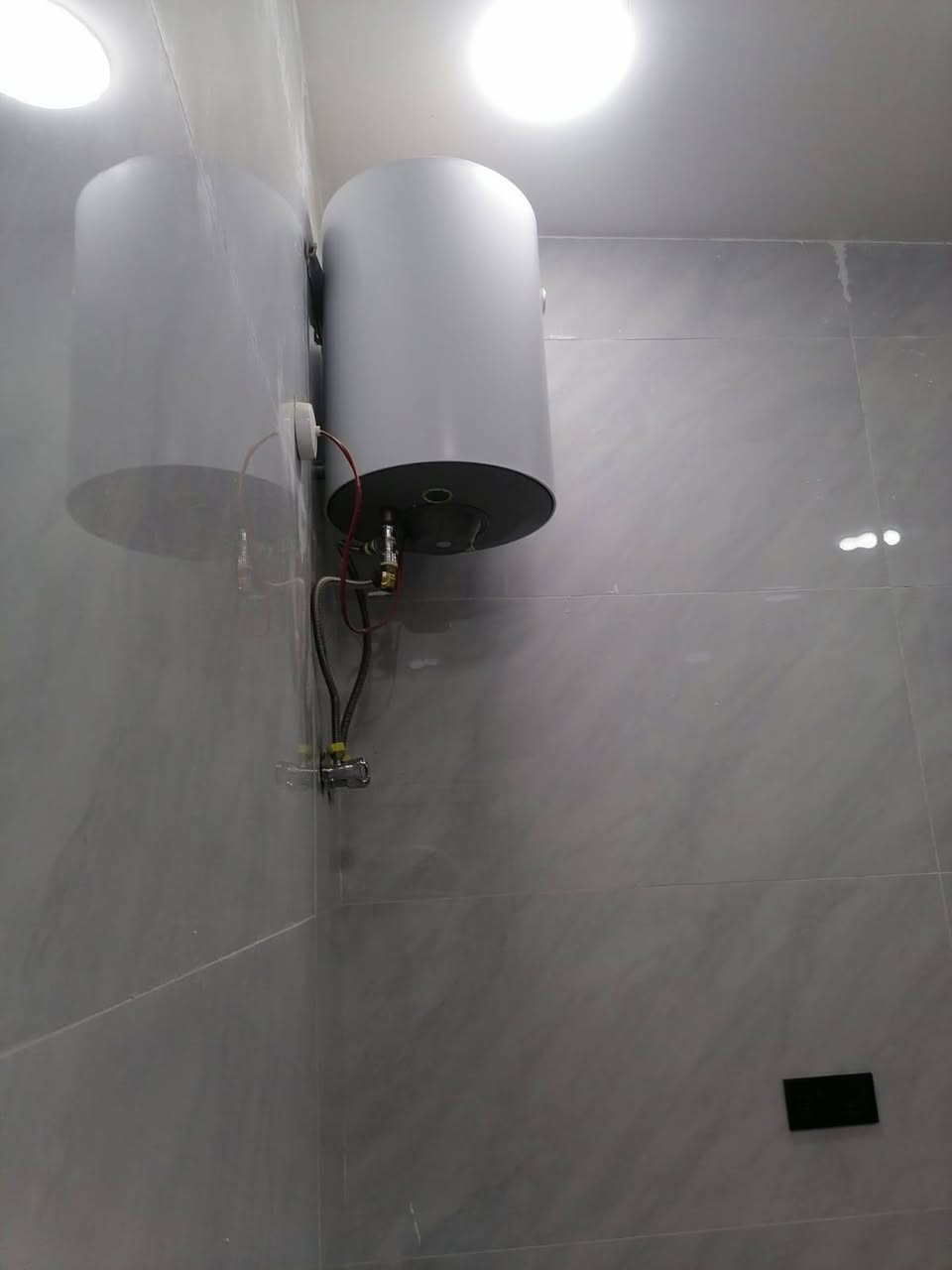 يوجد لدينا دار سكن للبيع حي الشهداء ١٠٠م خلفي على  ساحه قرب مدرسة الوركاء السعر ٨٠مليون مع المجال للاستفسار الاتصال على الرقم ***********
