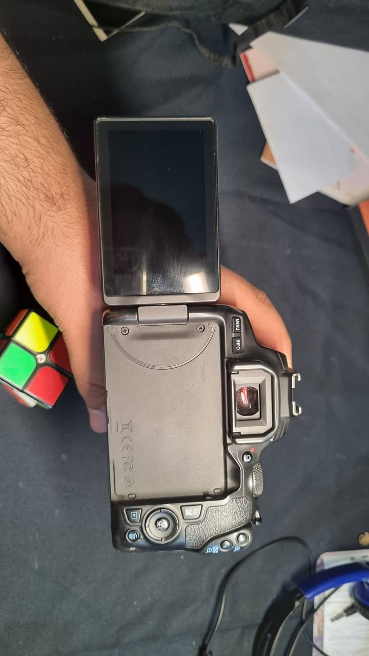 كانون 250d شتر ٢٢ الف 
تصوير 4k
استخدام شخصي 
كامل ملحقات
النجف السعر ٥٢٥ الف ***********
