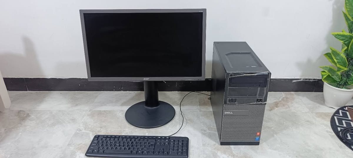 سلام عليكم حاسبه للبيع نوع ديل 3020 i5 4590 الجيل الرابع هارد HDD 500 رام 8 GB تردد 1600 شاشه ايسر حجم 24 فول HD مداخل دسبلي بورت مدخل VGA مدخل DVI الحاسبه اخت الجديدة كامله بس تنصب السعر 250 للتواصل وتساب او اتصال ***********
