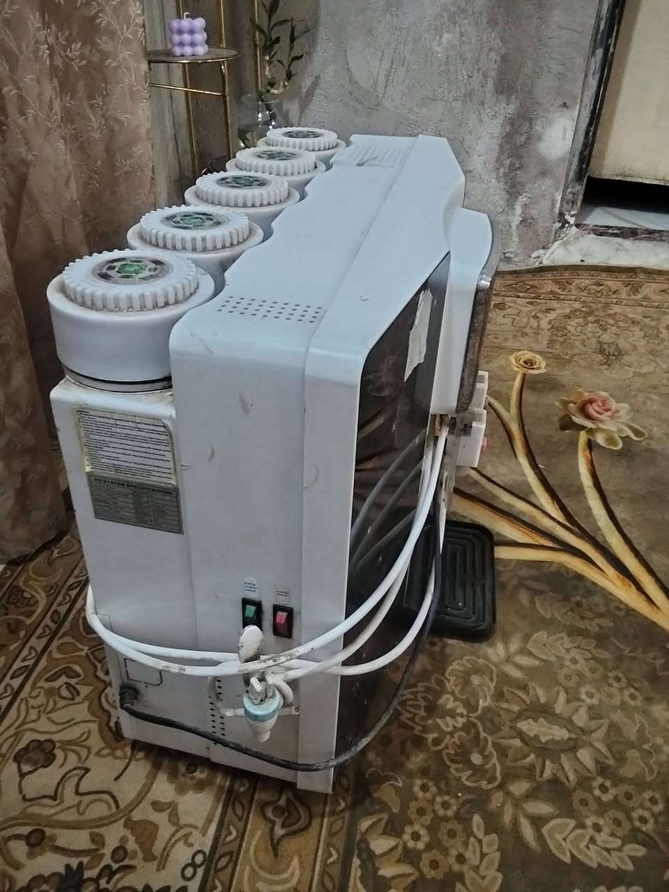 السلام عليكم ورحمة الله وبركاته 
فلتر تصفيه وبراد وغلايه بنفس الوقت
خمس مراحل والله العضيم مستخدم اقل شهرين
ضمانه ويا كل ست اشهر تبدل فلاتر بعد فلاتر شركه بي تشغله ربع ساعه يترسلك دبتين حجم كبير
سعره 125
***********
