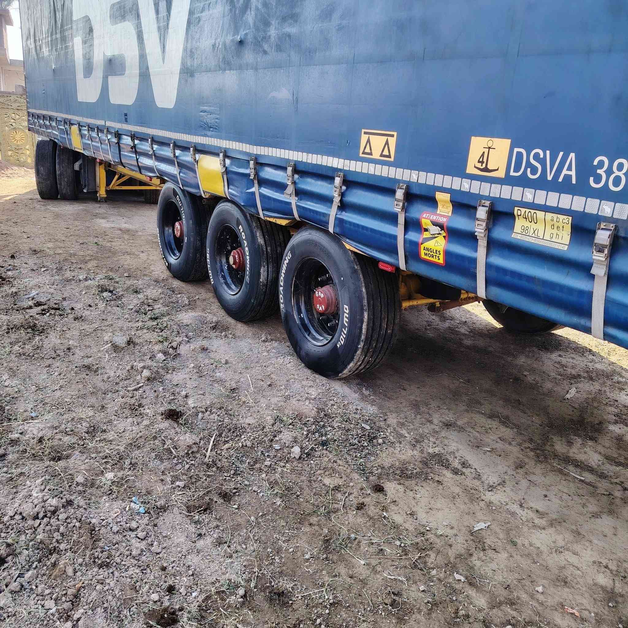 سلام عليكم عربانه جادر مسرح للبيع كامله ما نقصه كلشي تخم تاير 75 وبه مجال قليل ***********
