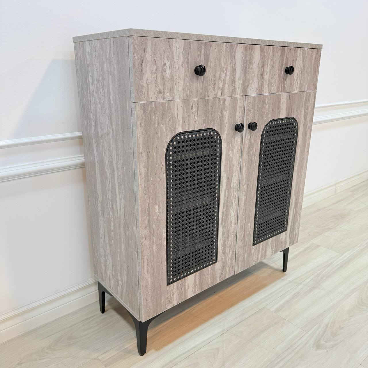 جزامه احذيه 2 باب ومجر 
خشب 
عرض 80 سم 
ارتفاع 95 سم 
عمق 32 سم 

منشأ تركي 😍🇹🇷 

للحجز والاستفسار يمكنك مراسلتنا على الصفحه الرئيسيه 
وايضا يمكنك لاتصال واتساب او تصال هاتفي 📞📞
رقم الهاتف ***********

توجد خدمه توصيل كافه محافظات العراق 🚛🚛🚛🚛
