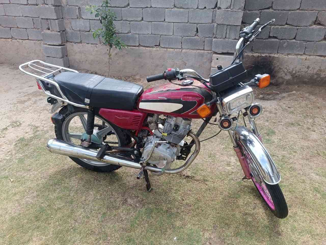 دراجه للبيع
بابل الحمزه الغربي 
السعر ٣٠٠ وبيها مجال قليل 
اوراق ضايعه 
***********
