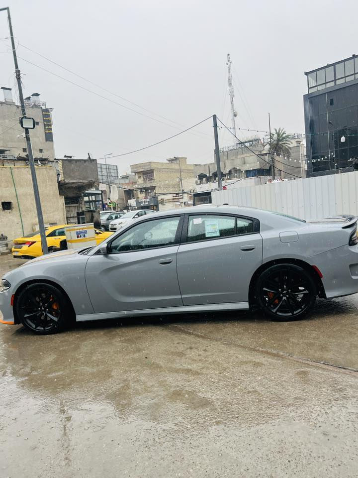 جارجر  GT PLUS  اورنج اديشن موديل 2022 خـليـجـي
رقم بغداد 

شركه هارلم 

 كفاله لا صبغ ولا تبديل ولا شخوط 
تخم تايرات بيرلي الامريكي الاصلي شادلها قبل سبوع 
بعده بفابلون الشركه 
لون :سموك مميز
الموديل :2022  . (خليجي) . ماشيه 45 الف كيلوا فقط 
الضمان : 3 سنوات او 60 الف كيلو متر . 
المحرك : V6.  3.6L .
المواصفات :
نسخة ORANGE EDITION. 
خطوط طولية على الهيكل بلاديات شركه
مكابح رياضية برمبو خاصة بالون البرتقالي. 
جناح خلفي اسود. 
ويل قياس 20 انچ اسود . 
ستيرن رياضي . 
مقاعد رياضية من الشاموا مع خطوط بالون البرتقالي. 
نقطة عمياء . 
مصابيح أمامية زنون . 
كشافات الضباب زنون . 
المصابيح الأمامية مع LED . 
حساسات . 
شاشه كبيرة مع نظام ملاحة نفكيشن GPS .
الشاشة مع اوپشنات SRT . 
سستم صوت الپاين .
فتحت سقف (سلايد) . 
مقاعد أمامية كهربائية عدد 2 
ذاكرة لحفظ وضعيات الجلوس (ميموري) . 
مقاعد أمامية تبريد وتدفئة . 
مقاعد خلفية تدفئة . 
تشغيل عن بعد . 
ستيرن كهربائي . 
تدفئة ستيرن . 
محدد سرعة . 
تلفون بلوتوث . 
كاميرا خلفية .
مرايا متحسسة للاضاءة العالية .
كير شفتر بالستيرن . 
دخول ذكي (بصمة) .
بغداد / الاعظميه / مجاور قاسم ابو الكص 

رقم صاحب السيارة 
***********
