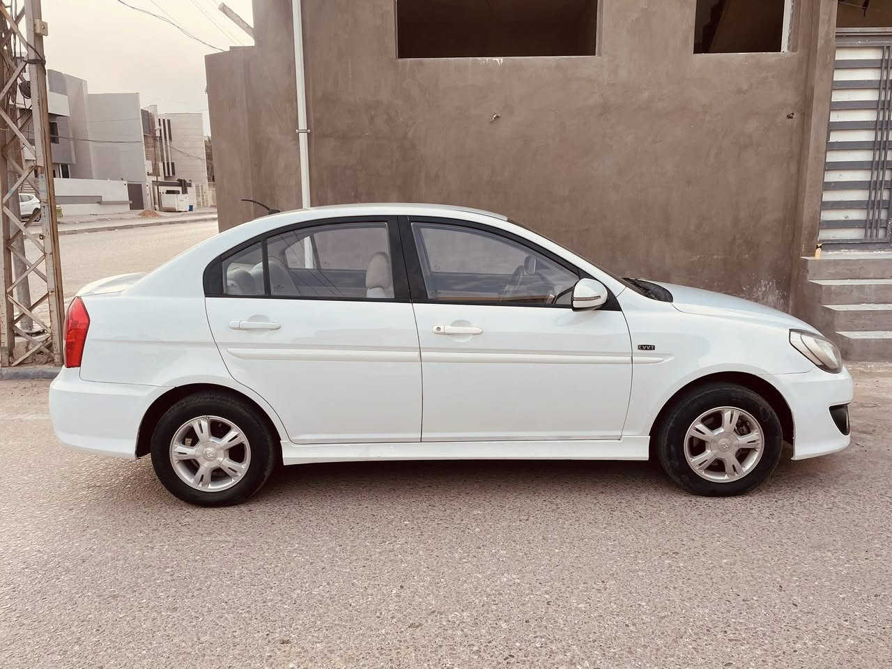 السلام عليكم
اكسنت 2011 السيارة جديدة جدا على إيد وحدة السيارة فول من غير الفتحة ويل كب إشارة بل مراية تحكم ستيرن شاشة كامرة حدايية جديدة تبريد محرك 1600 اصل طخم تاير 
بيها ربع باب صبغ فقط لا فتح ولا معجون الدعاميات صبغ جمالية السونار مرفق مع الصور 
النجف الشرف رقم الهاتف 
***********
( السعر 95 مع المجال )
