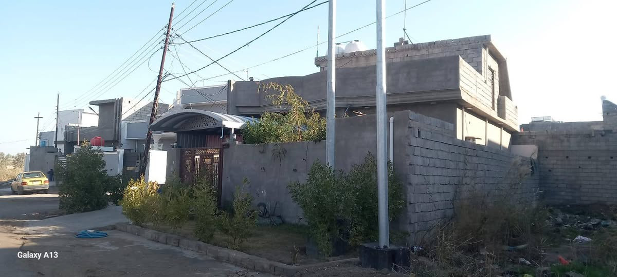 من رخصه مدير الكروب  لبيع بيت زراعي سند 25. حي الزهراء قطع علي سريح بيت سبراميكماء كهرباء مجاري علبزل بيت ماثث وكانل بوب شبابيك رافعات بوب داخليه وخارجيه. باب حوش سلايت حديقه بلباب كراج سياره. بيت نظيف بناء حديث قاطين بس ممكمل قاط ثاني بيت حلو مرتب. قرب متوسطه. خدمات تبليط. بيت كامل  حديقه مقابل بيت. منطقه وفرع كلش حلو   مساحته 200 لو 240. درج محجر ستاره بيتونه بيت جاهز سعره 75 وبي مجال لطيبن خوان مكلف بنشر.  لحد يراسلني هاذ رقم صاحب.بيت   خابره وفتهم منه ‏‪***********‬‏. هاذ رقمه بي واتساب
