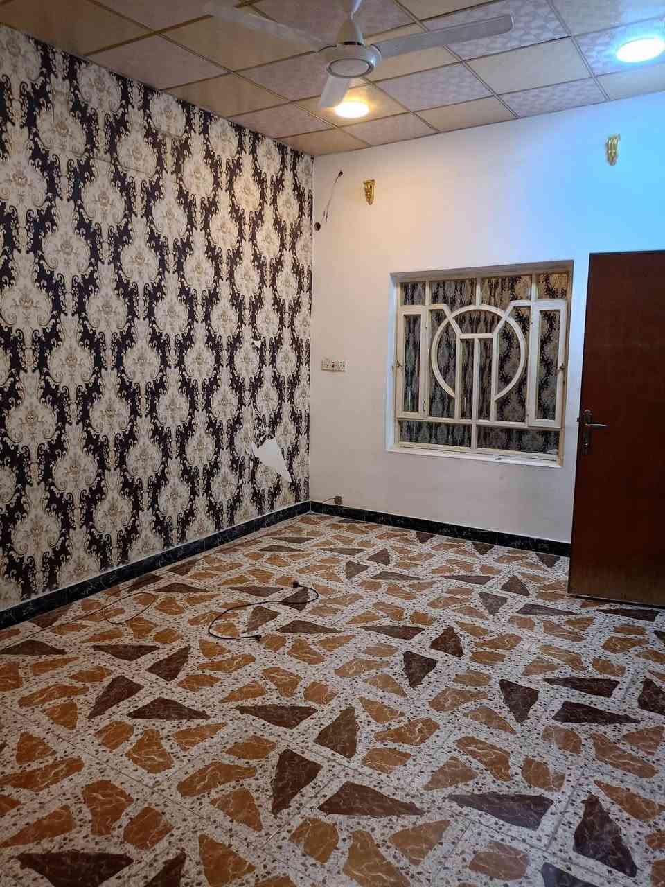 يعلن مكتب عقارات أبو انور فرع الطويسه عن وجود بنايه البيع في حي الخضراء مساحة 250 متر مع فضله 50 متر طابقين يحتوي على 4 شقق كل تحتوي على 2 غرف نوم وصاله وستقبال ومطبخ وصحيات وكراج بناء 2017 مع وراد شهري مليونين ونص قابل الزياده قريبه على الشارع العام مكان راقي ممتاز الستفسار الاتصال//***********//***********// كما نستقبل جميع عروضكم وطلباتكم التجارية والعقارية المكتب مجاز قانونيا المكتب ماقبيل مطعم الحسون عقارات أبو انور فرع الطويسه
