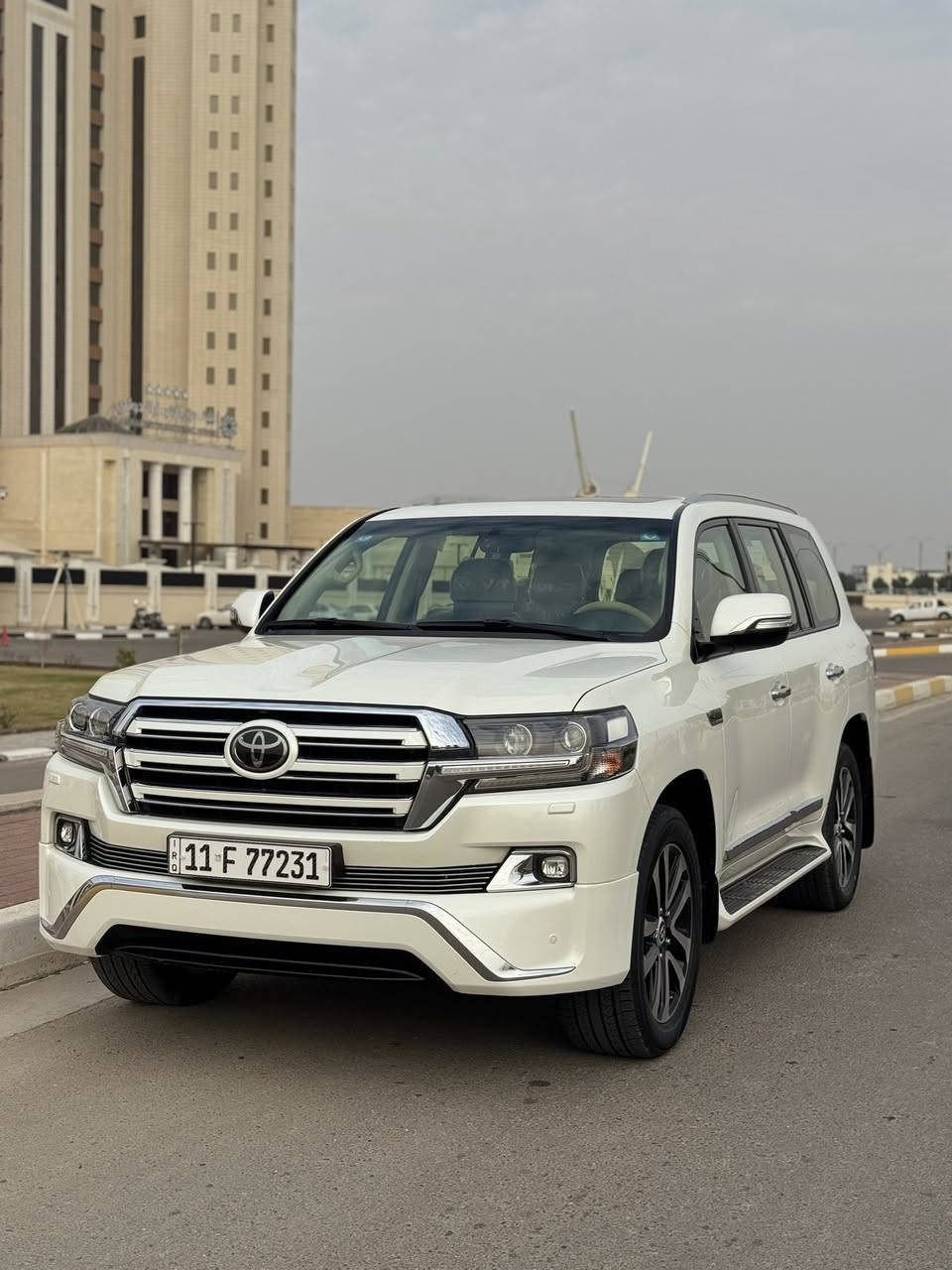 على بركة الله
تيوتا لاند كروز 2018
مكفولة كفاله عامة 
عدا بارد بسيط بالباب الي ورا الصدر 
السياره حيل جديده وعلى ايد وحدة 
رقم بغداد 
بأسمي وتحويل مباشر 
صندوق كهرباء 
شاشات خلفية 
شاشة بلادية 
مري شفط 
6v 
كراسي كهرباء 
كشنات جلد 
فتحه سقف 
هوك خلفي 
3 قطع تبريد 
حساس امامي خلفي 

ماشيه 123 الف فقط 

مكان السيارة الرمادي 
السعر  485 وبيها مجال 
***********
