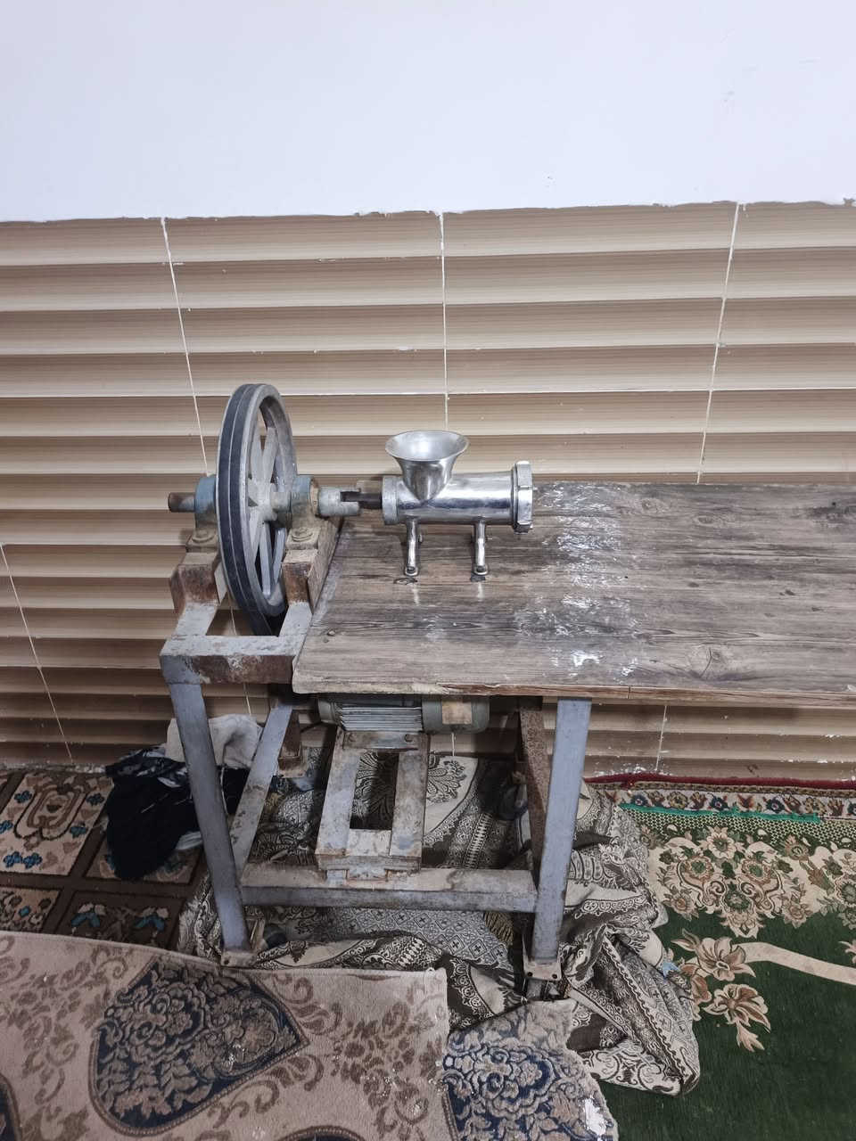 السلام عليكم مترامية مال لحم مضيفة حيل متطورة كبير  مضيفة حيل السعر 125وبيها مجال المكان أبو غريب مقابل حليب بلادي للتواصل *********** بي واتساب
