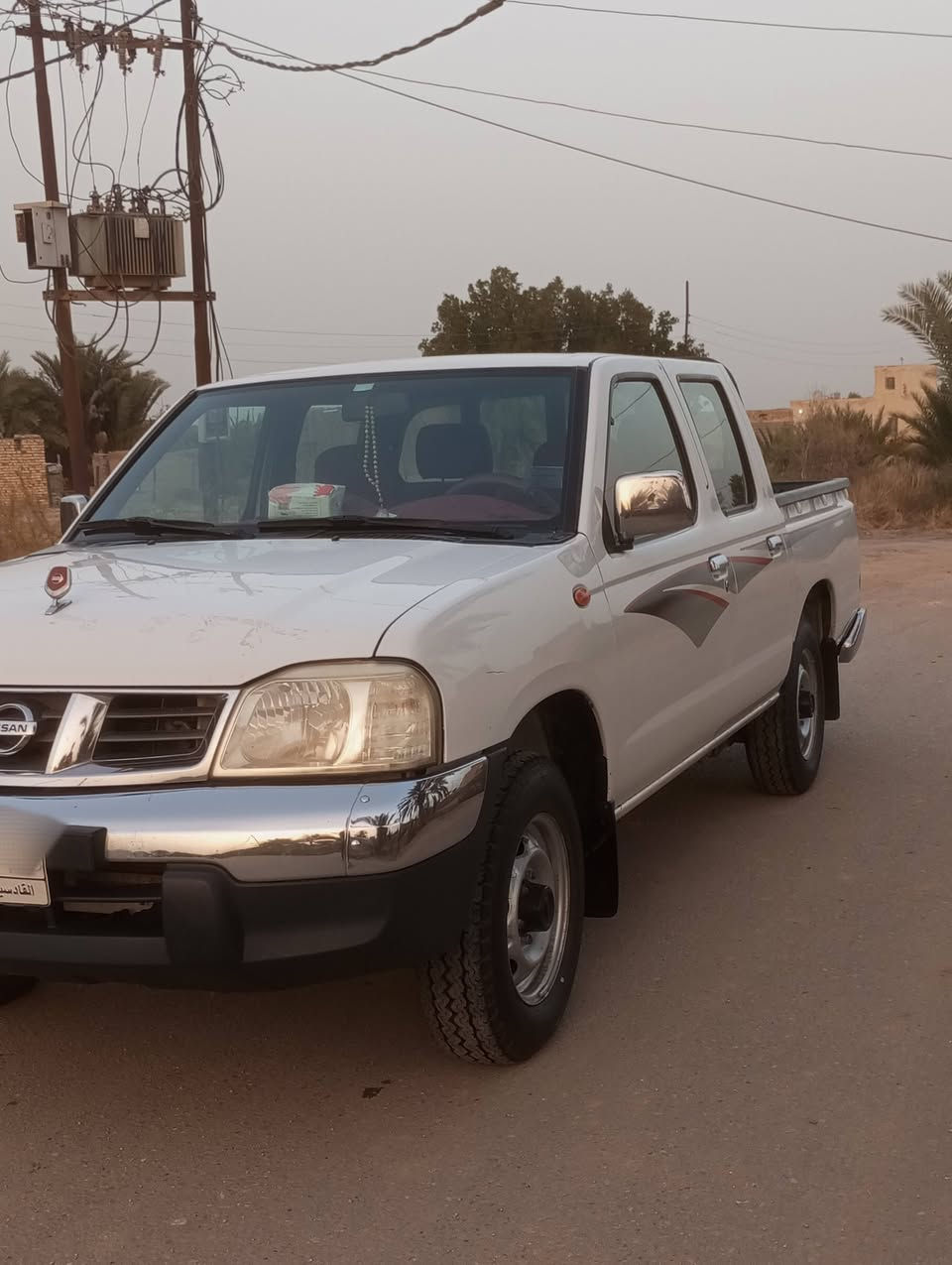 السلام عليكم 
من رخصة صاحب الكروب 
سياره نيسان 2014
 سياره بسمي رقمها قادسيه 
سنويه ل 2027
ماشيه 158 الف
بيهه حادث مبدل الباب الامامي مال الراكب
وجاملغ امامي وبنيد
كلهن مشتريهن من ال وكاله
غير ذني ما بيه شي مثل ما موضح بل صور عدكم 
سياره نضيفه كلش 
محرك كلش نضيف 
يعني سياره صدك مرتبه مال جناي
السعر 140 وبيهه مجال حك الجيه 
المكان المثنى قضاء الخضر 
الرقم ***********
