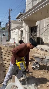 عامل مصري يدور على فرص عمل 07730093108