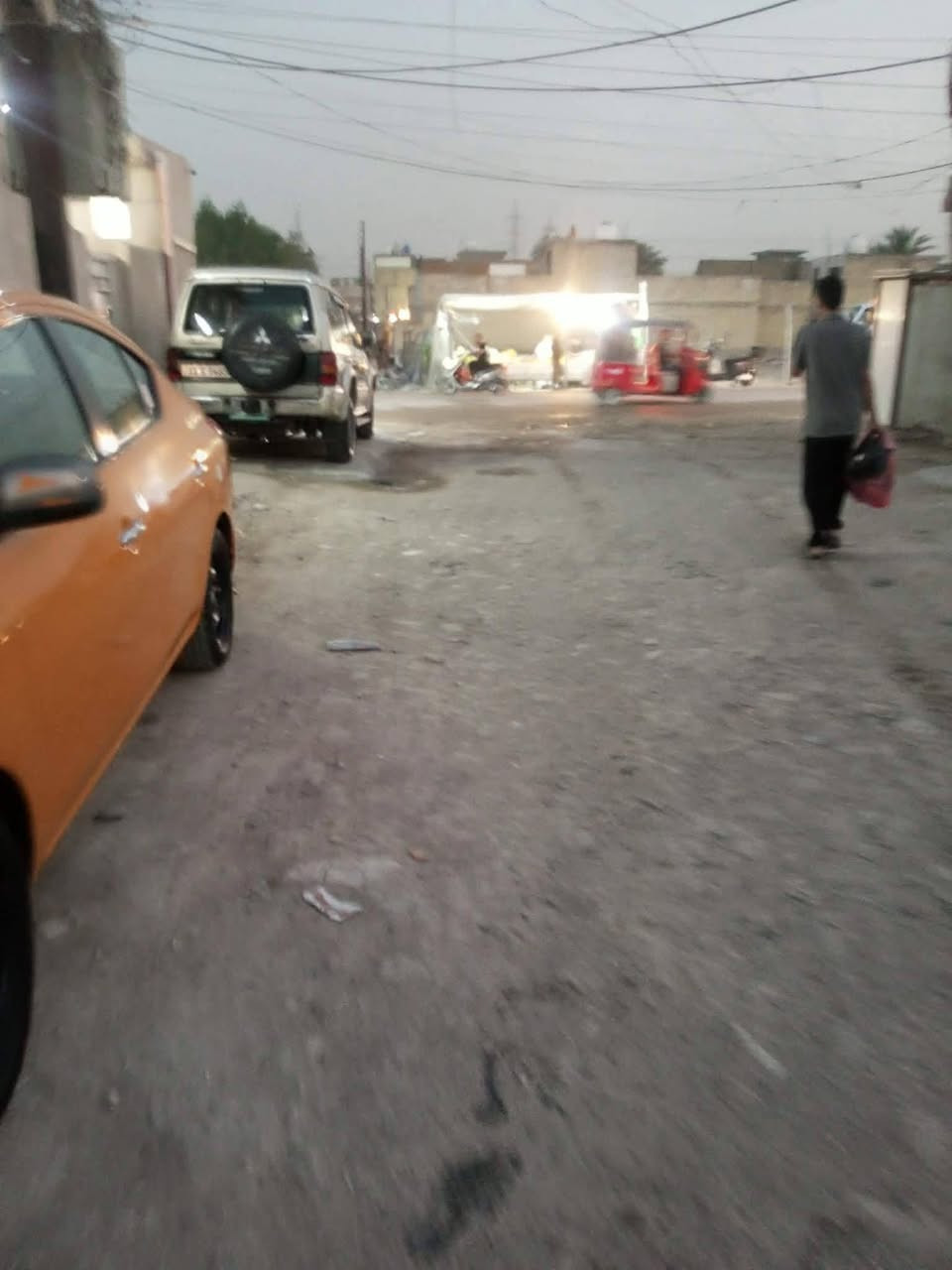 سلام عليكم
***********
بيت للبيع مساحه 100 لبيت  تجاوز يحتوي على غرفه نوم ومطبخ واستقبال مع صحيات كامل خدمات ماي كهرباء مجاري  ارضيه البيت رفت  السعر 28 العنوان بغداد الامين الثانيه
