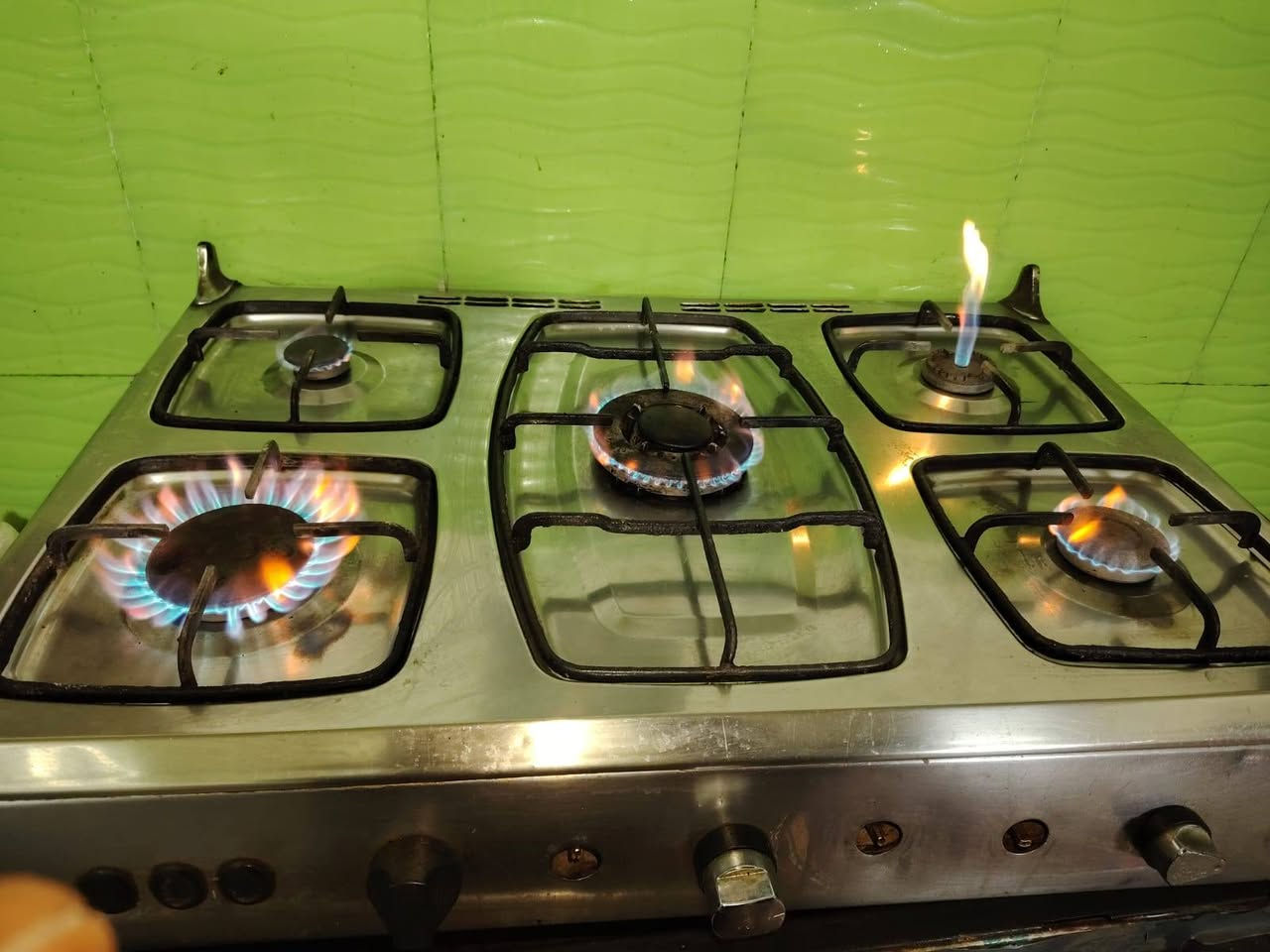 طباخ شغال عيونه قويه وتخبل الضرر بس الدكم ناقصات والباب واكع من جهاا وحده السعر ب150 وبي مجال


**إذا كنت صاحب هذا الإعلان وتريد حذفه لأي سبب، رجاءا أرسل رسالة إلى الدعم الفني**