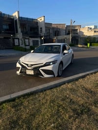 للبيع فقط بدون مراوس  تيوتا كامري  موديل 2018  وارد امريكي حادثها سرقه...