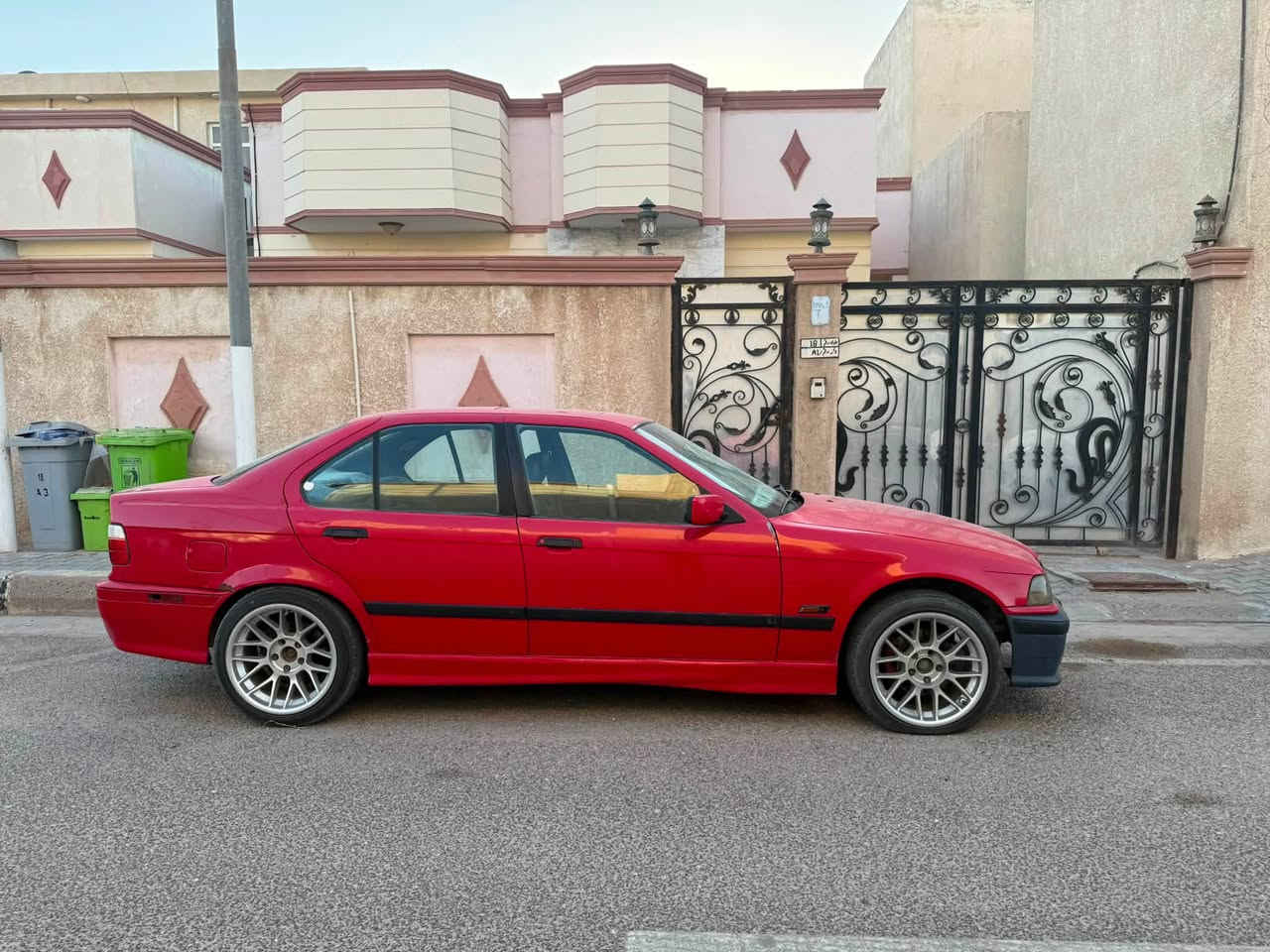 E36 للبيع
محرك 2.8 دبل فانوس 
كير جاترك 5 نمر 
فتحة سقف شغالة 
غرفة السيارة نظيفة وضايفلهة شاشة كار بلي واندرويد اوتو 
ويلات bbs 
شوتة رياضي 
رقم السيارة بغداد الدولي 
بيها بعد تفاصيل 
***********
