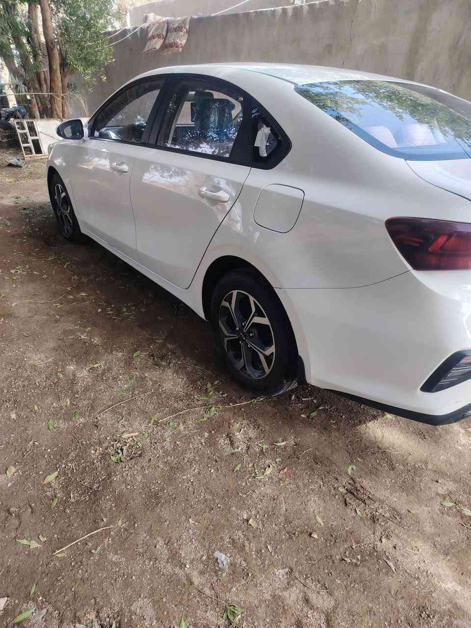 السلام عليكم سيراتو 21 خليجي مكفوله كفاله عامه بارد فقط نص فول تخم تاير كير محرك ١٦٠٠ رقم بغداد انكليزي مكانه ديوانيه غماس ***********
