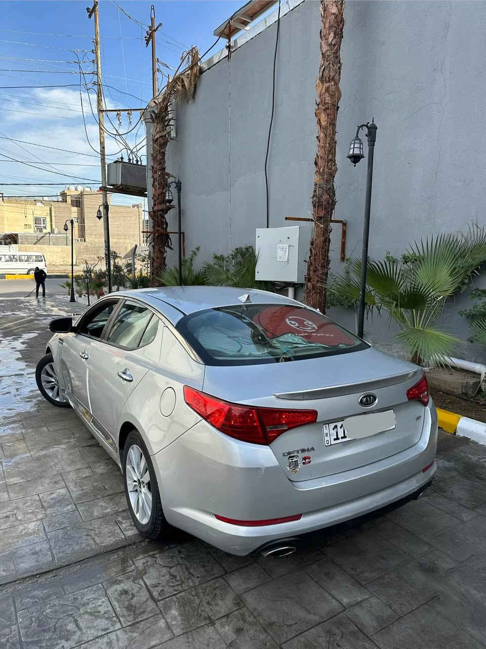 كيا اوبتما 2012 وارد امريكي بيهة 4 قطع صبغ  جانبي   مكفولة من الدواخل بجم كبس شواصي وتكم وحوض كلة كفالة 
رقم بغداد بسمي سنوية لل 2031 هزة ورقم كلة جديد 
مكينة 2400 مكفولة وممفتوحة وگير كذالك. ملاحضة ماشية 83 الف ميل حقيقي وبل نسبة لخواتهة مماشية اصلا 
صدر امامي كلة جديد + دريم شفتات 
تخم تاير جديد جواهة 
صدر خلفي جديد بس قواعد دبل مو زينات 
تبريد منظومة هذ الصيف سويتهة 
تدفئة اكيد شغالة 
مواصفات النص فول 
تحكم ستيرن جهتين 
‏eco موود 
مثبت سرعة + مانع انزلاق 
اشاير بل مري سنتر لوك + منافذ ال Usb 
كامرة خلفية وبعد بيهة هواي سوالف حلوة 
سيارة مرتبة ومال جناي ونضيفة والصور تحكم 
مكاني بغداد lبي غريب
سعرهة 108 وبيهة مجال للشراي 

***********
