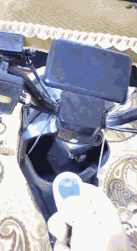 دراجه اللون اسود جديده زلغ ما بيها وغراظها كلهن كاملات سويجات وبصمه وكارت تشتغل عن بعد بطاريات جدد حجم كبير32ولي الاصلي سعر430بصره نواب ظباط مقابل مستشفى العسكري ***********بي واتساب راسلني ادزلك فيديو
