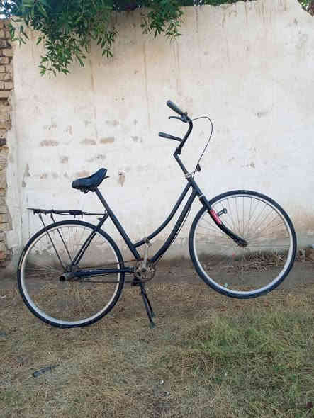 سلام عليكم بايسكل بطه للبيع السعر70
مابي اي نقص بس يرادله دوسه مال بايدر بـ2دينار
ويل وره فول مابي شي 
ويل كدام يخبل 
الباسكل نضيف كلش ويخبل 
المكان: بابل الكفل طريق حله نجف
رقم تلفون: ‏‪***********‬‏
