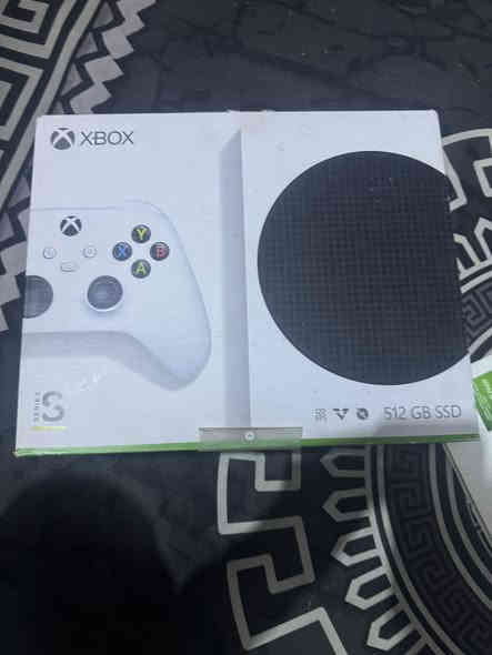 اكس بوكس سيريس اس 
وياه كامل غراضه اليدة والكارتونه 
ووياه كيبورد ميكانيكي k500  
وياه يو بي اس 
السعر 325 
رقمي : ***********
