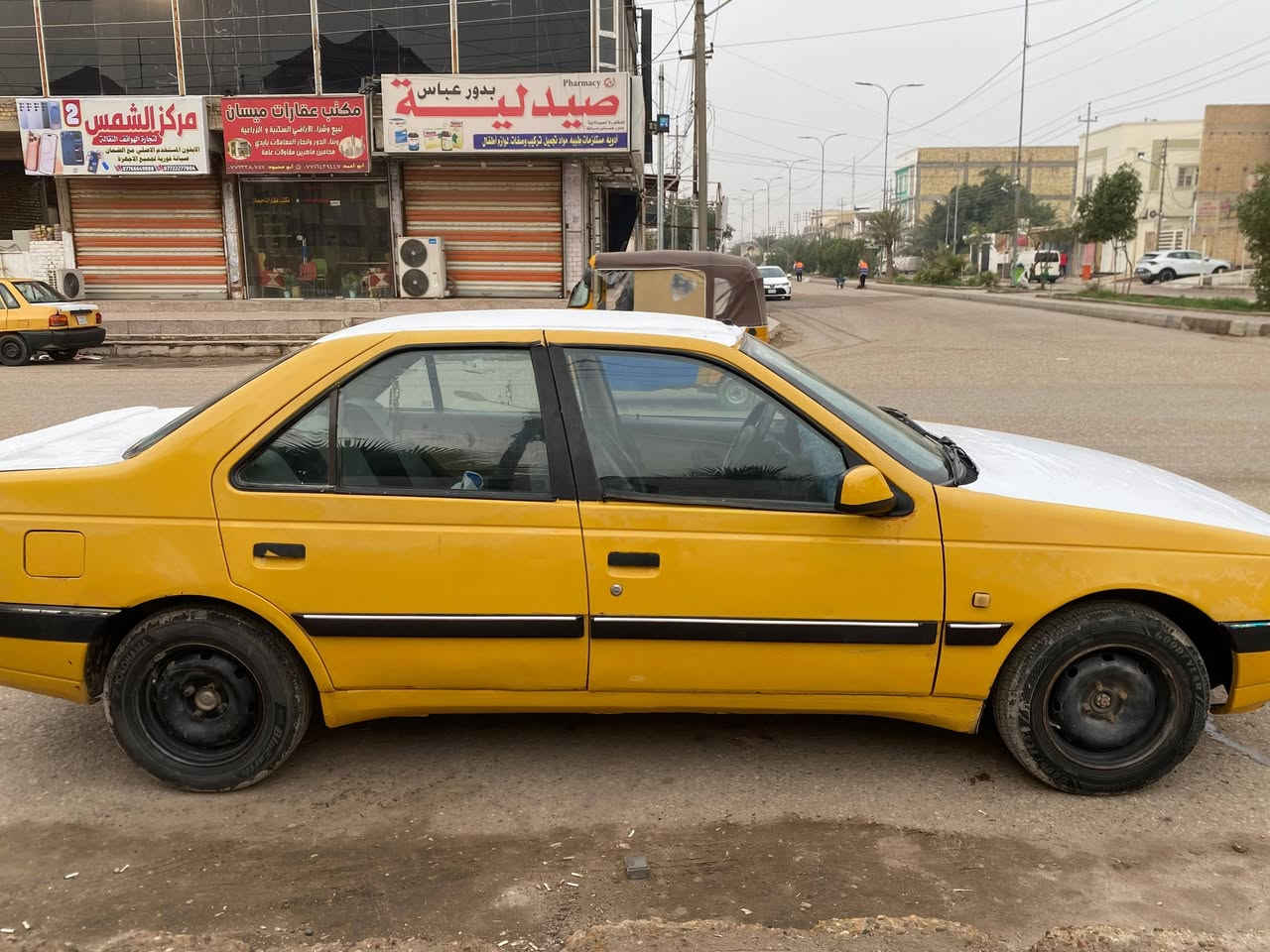 السلام عليكم بيجو لميس 2014 نضيفة وما ناقصها شي سعرها 35 وبيها مجال للاستفسار ***********
