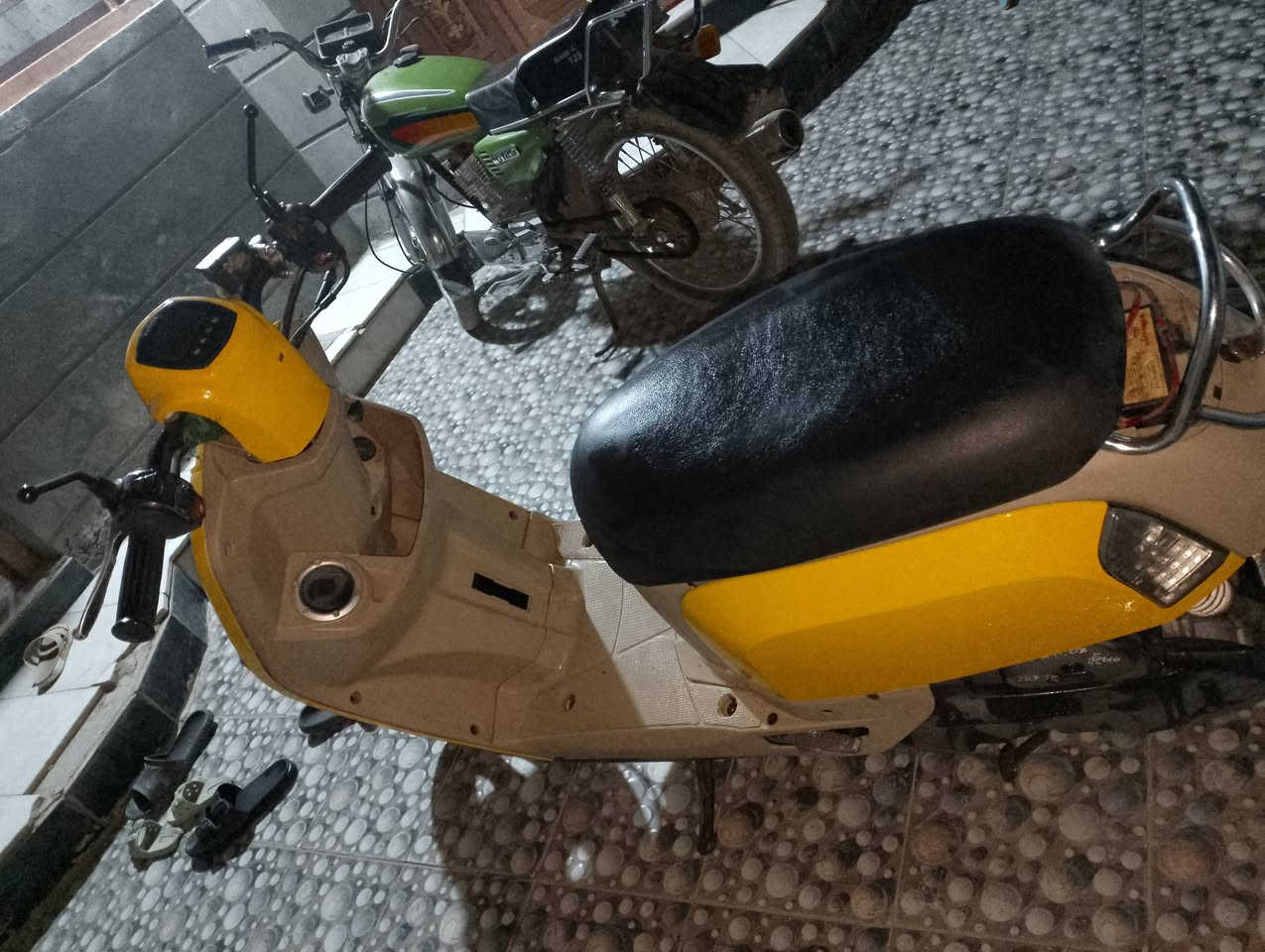 دراجه ماكس بوليس للبيع نضيفه برغي ما مفتوح بيه اتصل على هذا الرقم ***********
