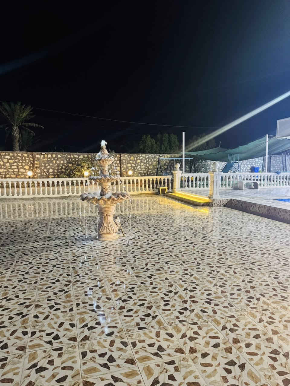 يتوفر حجوزات بمزارعنا (موثقين ع تطبيق اجرلي)
***********
📍 العنوان: بغداد رضوانيه بظهر مطاربغداد الدولي
♦️15 د عن حي جهاد 
♦️30 د عن الدوره  

تفاصيل المزرعه
■غرفة نوم عدد 2 
◽️صاله ومطبخ وصحيات 
■مسبح للكبار 
■العاب للكبار - ميز بليارد - ميز منضده ملعب قدم -ملعب سله 
■العاب للصغار 
■حديقة كبيرة  
■ادوات للشوي ومكان شوي كامل 
■جلسات خارجية
 ■كراج داخلي 
■كهرباء ع مدار 24 ساعة
 ■انترنيت مجاني مفتوح 

■يرجى الالتزام بالشروط :
●غير مسؤولين عن اي حادث عرضي او غرق 
●يرجى المحافظة على نظافة المكان والممتلكات و اخذ تعويض بحاله ضرر اي ممتلكات🔺
