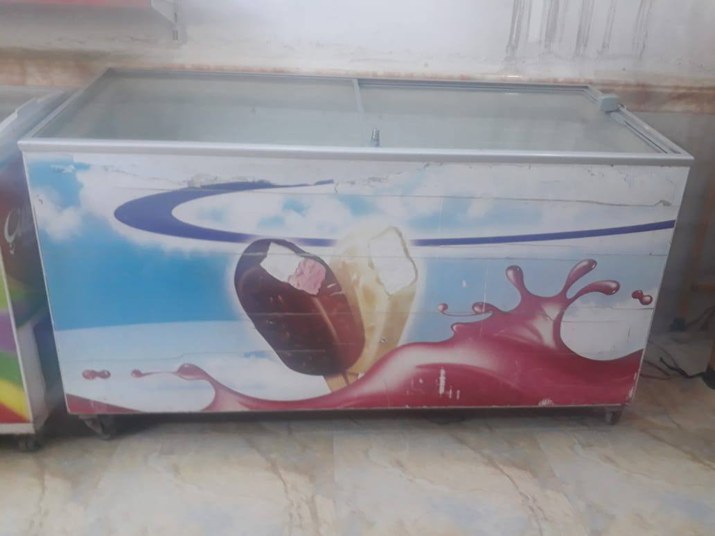 السلام عليكم عندي مجمدات وبرادات عمودية ورفوف محل للبيع للاتصال ع الرقم***********
