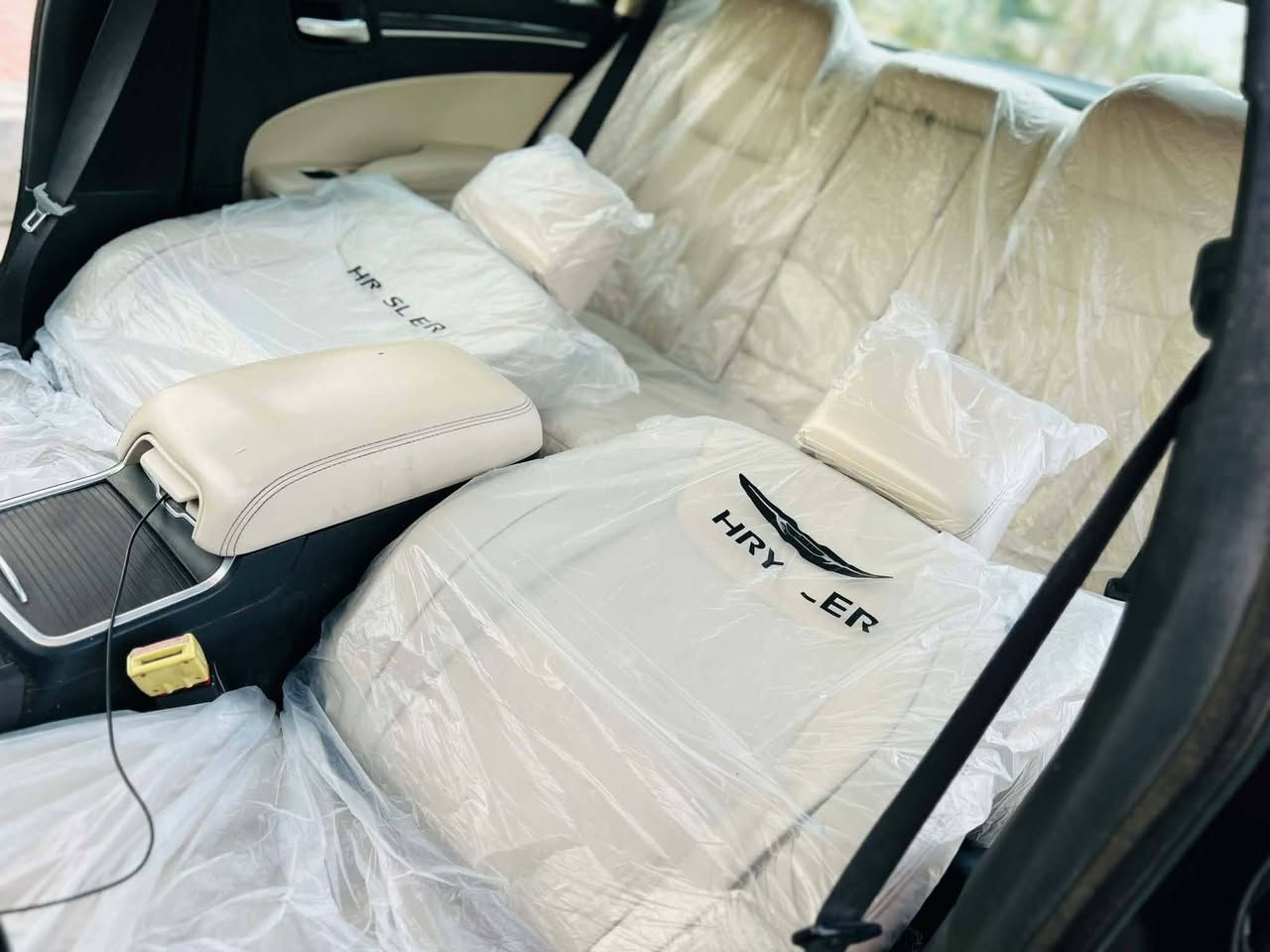 اوباما موديل ١٧ معلايه ٢٠
1 _ سياره. مكفوله من عيب الشرعي والكلبه وصبغ الحزام بيه قطع صبغ وضربه خلفيه بسيطه 
2_ مكينه وكير جدد شرط الفحص
3_سياره توويل
4_فول مواصفات للاخير فتحه سقف كشنات جلد كهرباء كلاصات حار وبارد    داخل بيجي  ستيرن كهرباء   لايت زنون. كامرا دواره  هواي بيه مواصفات
5_حداده جديده  مع تخم تاير جديد مع ويل جديد 
6_ تبريد ثلج +تدفئه
7_سياره تحويل ثاني يوم سنويه ل ٢٨ راعيه جيراني
8_باتري جديد
9_سعر سياره ١٤٨ وشراي بيهه مجال بسيط ***********
تفاصيلهه كلشي موجود يمك لتخابر  اذا مو شراي سياره جديده ومتعوب عليه اكثر من فلوسهه  مكاني بصره
