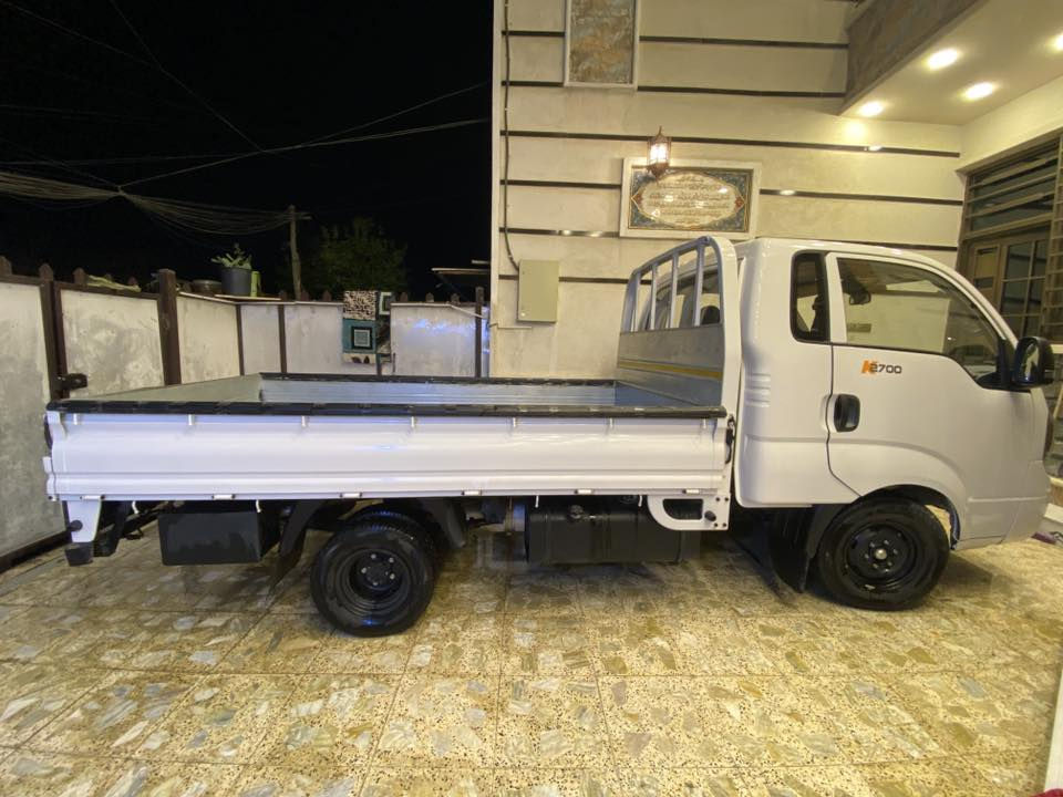 سلام عليكم كيا بنكو 2025 ماشيه 13 مكاني الشعب مكفوله من صبغ وبارد بيه بس هاي الطخه بل بنيد  بس من الخارج من الداخل سلميه  وهاي الي موضحه بل باب الخلفي السعر 160 رقم الهاتف ***********
