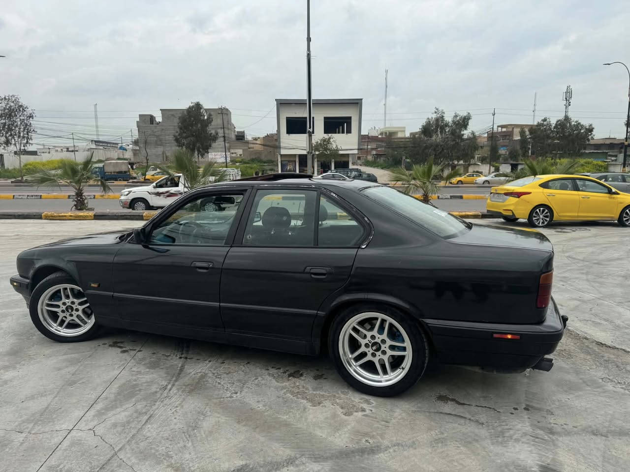 السلام عليكم BMW540 اصل موديل 93 فول
سلايت داخل دبل ايرباك 
رقم سنويه جديد باسمي كاربون بانزين 
مكينه وكير شرط 
ويل ام 17 تو سايز جديد هو وتايرات
طخم امامي خلفي جديد 
لايت زينون اصلي 
بجم عريض 
كشنات هيتر وكهرب 
غرفه جديده 
وباقي تفاصيل اتصل 
خاص ماجاوب
***********
***********
