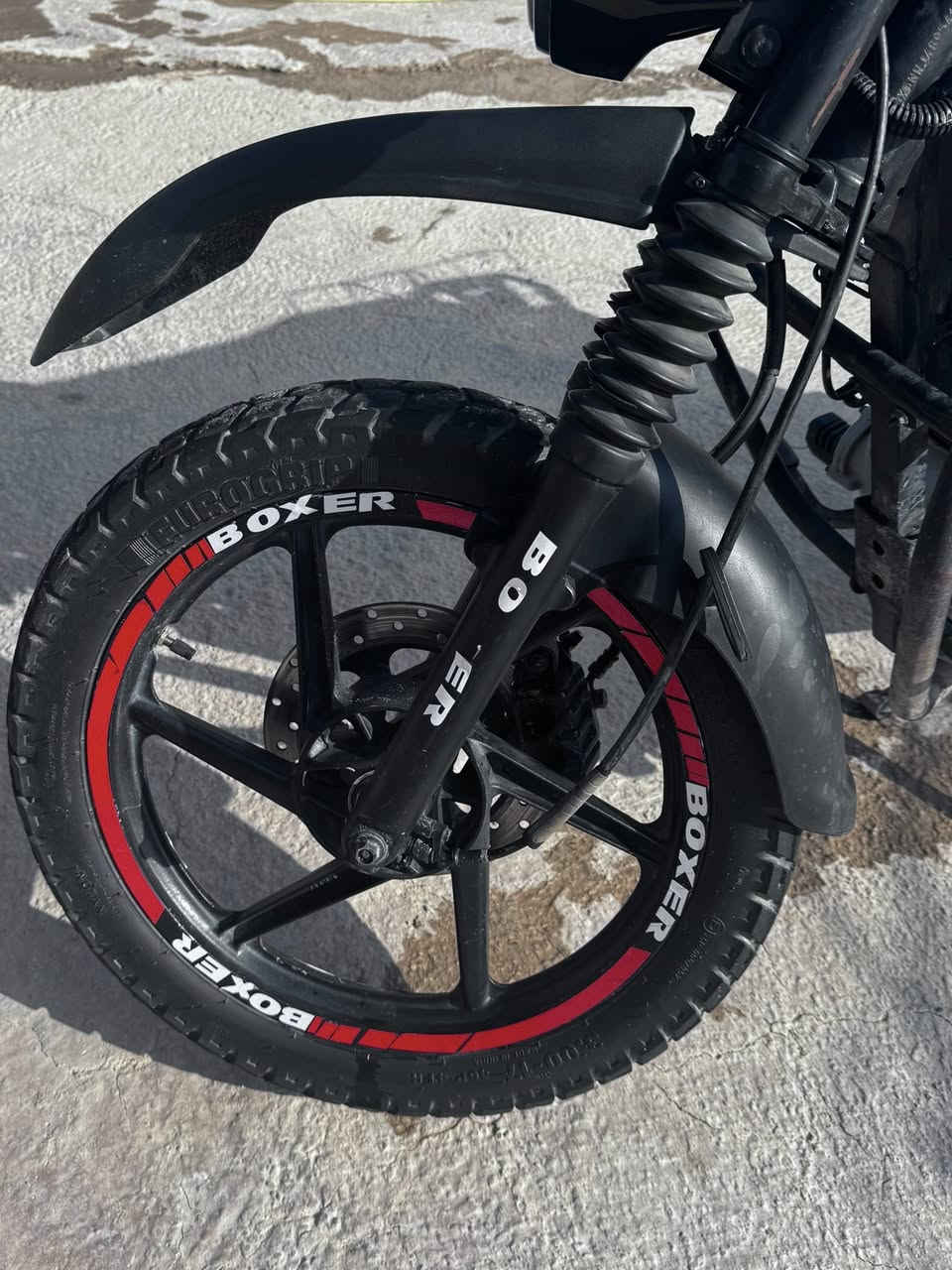 سلام عليكم بوكسر موديل 22 نضيفه بشكل نكره سلف اوراق اصوليه كامله مكينه لوز لايت زنون عدسه كهربائيات شغاله كلها سعرها 1400 وبيها مجال ***********مكان تقاطع النهروان
