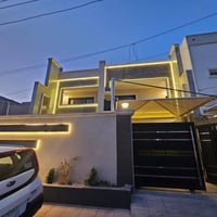 دار 200 م للبيع واجهة 10  3 طوابق يحتوي على 7 غرف نوم  وصحيات عدد 5 حي...