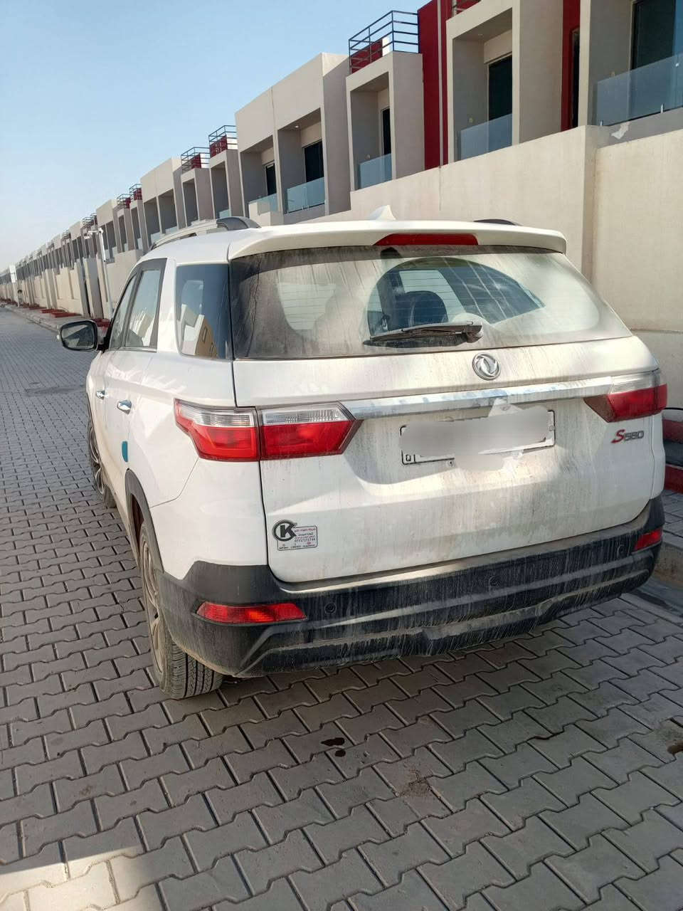 للبيع: DFSK Glory موديل 2025 7 راكب

***********

فول مواصفات – أعلى فئة
تفاصيل السيارة:
موديل 2025
السيارة شبه جديدة ونظيفة جدًا
فول مواصفات
خالية من الحوادث والضرر
جاهزة للتسجيل والترقيم
استخدام شخصي واهتمام عالي
مواصفات DFSK Glory 2025 – فول مواصفات:
🔧 المحرك والأداء:
محرك 1.5 لتر تيربو (Turbo)
أداء قوي مع استهلاك وقود اقتصادي
قير أوتوماتيك ناعم
نظام دفع مريح للاستخدام اليومي
أوضاع قيادة (عادي / اقتصادي / رياضي)
🛋️ الراحة والداخلية:
مقاعد جلد فاخرة
مقاعد أمامية كهربائية
شاشة وسطية كبيرة تعمل باللمس
شاشة عدادات رقمية
تشغيل بصمة + دخول ذكي
تحكم كامل من المقود
تكييف قوي مع فتحات خلفية
شحن USB للمقاعد الأمامية والخلفية
داش كام أمامية مثبتة
🛡️ السلامة والتقنيات:
كاميرات 360 درجة (رؤية محيطية كاملة)
كاميرا خلفية
حساسات أمامية وخلفية
نظام الثبات الإلكتروني
نظام مانع الانزلاق
نظام مراقبة ضغط الإطارات (TPMS)
وسائد هوائية كاملة
نظام مساعد الفرامل
🚘 الخارجية:
تصميم SUV عصري وقوي
أنوار LED أمامية وخلفية
جنوط ألمنيوم رياضية
مرايا كهربائية مع إشارات
قضبان سقف
حساسات ركن
