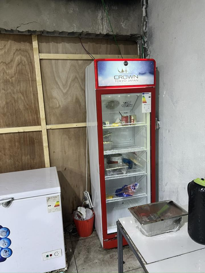 سلام عليكم غراض مطعم للبيع مستخدمات شهر ونص بسعر مناسب للاستفسار ***********
