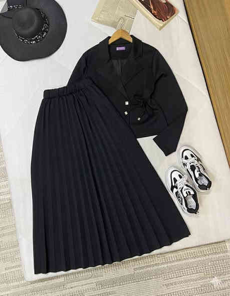 طقم قطعتين يجنن جاكيت+ تنوره كبس
الأستفسار آكتر واتساب ‭0787 592 8266‬
قياس 38-40-42-44-46-48

السعر خاص  😘😋
