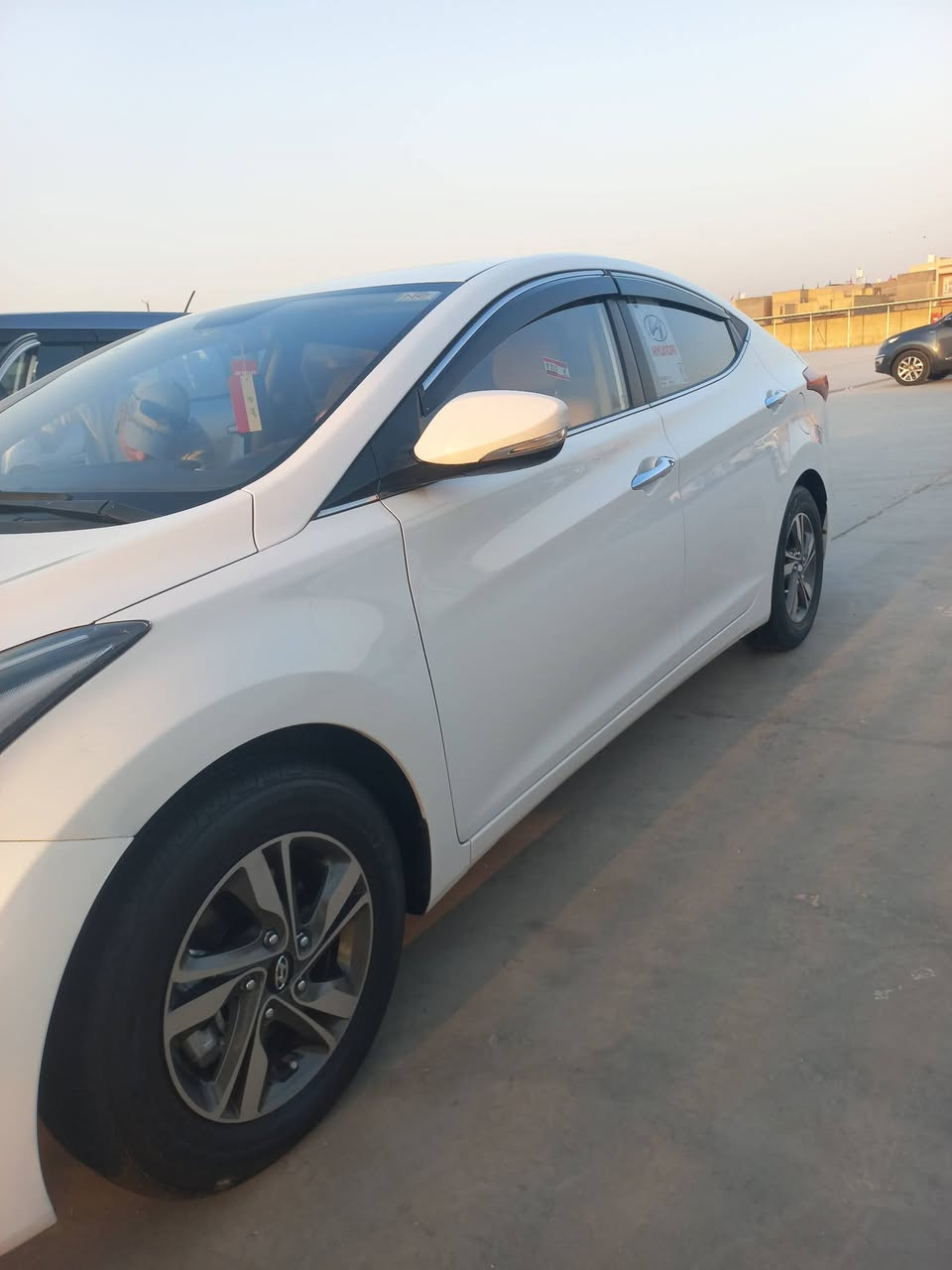 النترة بغداد مشروع وطني سنوية جديدة مديل ٢٠١٥ بسمي فول جي ال س فول مواصفات تبريد خلفي أمامي تبريد جكمجة محرك كفالة عامة حدادية جديدة تبريد وضع الشركة ماشية ١٧٦ الف السعر ١٢٥ بيهه مجال بسيط جدا السونار موجود مع الصور رقم الموبايل ***********
