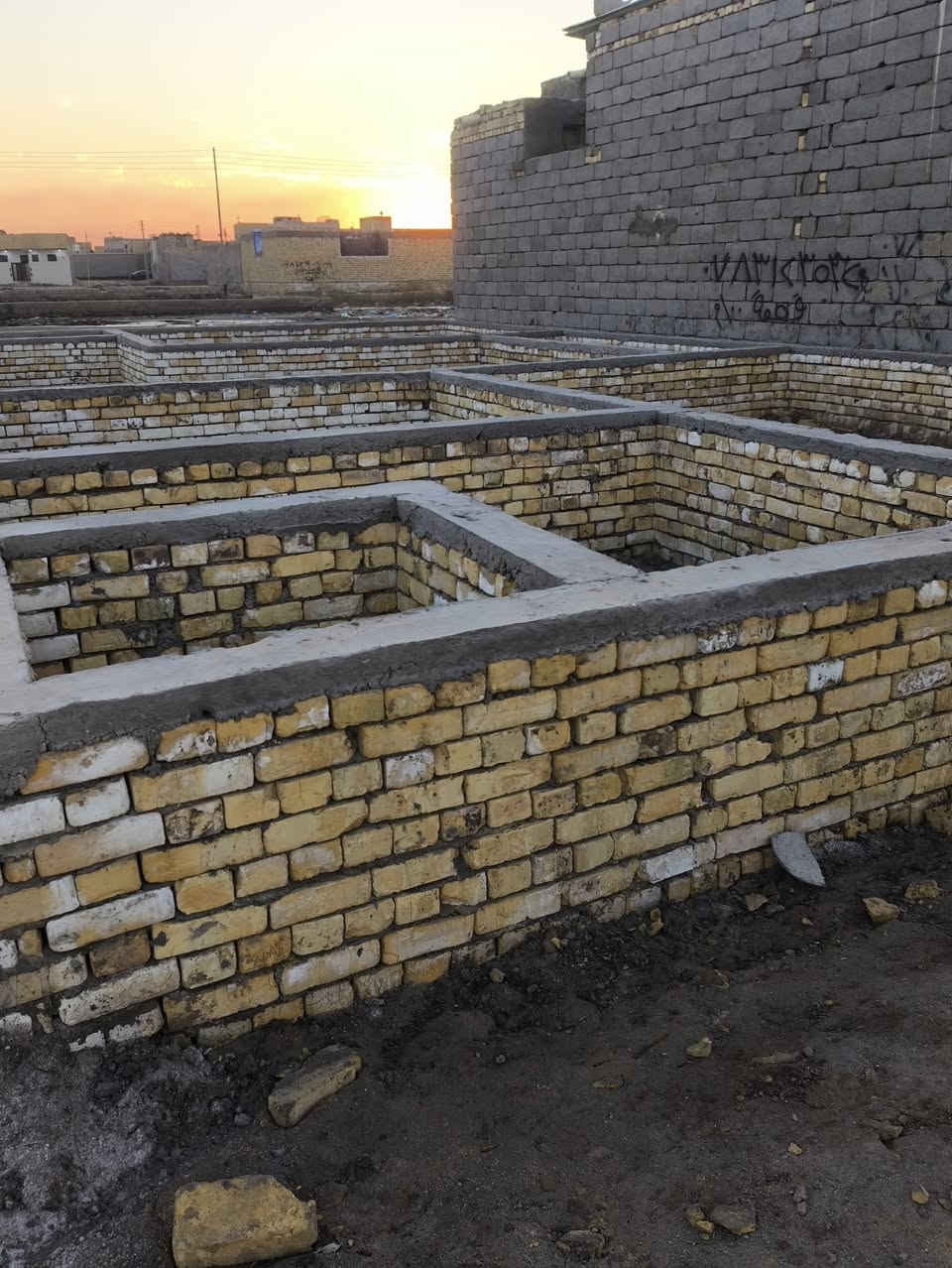 قطعه لبيع مساحه ١١٠  المكان السديناويه حي الحسين ماي مجاري كهرباء  موجود ع واتساب ***********
