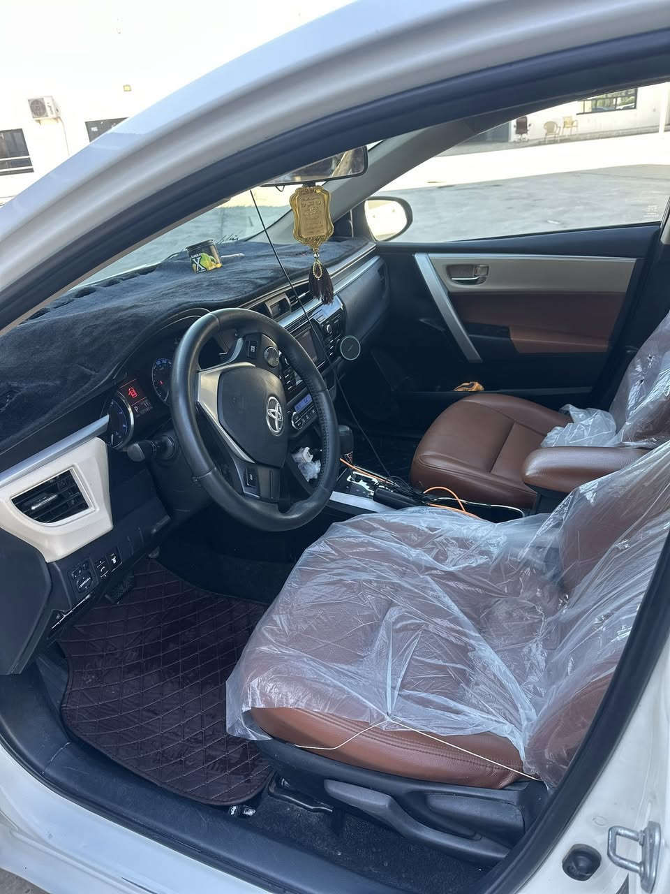 سلام عليكم كورلا خليجي موديل١٤مكينه٢٠٠٠ بيها شخط بل باب الخلفي نص مصبوغ ***********/***********
