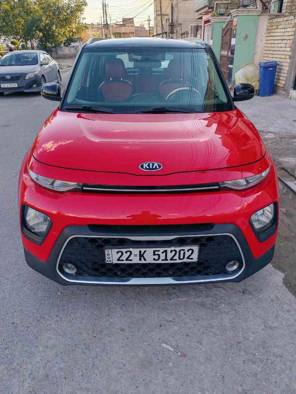 عندي كيا صول خليجي 2020  بلاص
رقم اربيل الجديد
لونين احمر وقماره اسود(تو كلر) خليجي
 ماشيه 66 الف كيلو
 محرك 2000 دوش المرغوب  
كير اي تي المرغوب 
شاشه كبيرة
حساسات امامية وخلفية
بيها منظمة زينون بلادية ب400 دولار
 وكامره اصليه
3 انظمة قيادة 
تحكم ستيرن جهتين
بمصمه ابواب وبصمة تشغيل.
تشغيل عن بعد
ويل كب كروم
بكلايت لد
سبير السياره مانازل وتخم تاير جديد بيها 
 داخل جلد لونين احمر واسود
 سياره  كلش جديد ونضيفه  السياره مكفوله من الصبغ والتبديل فقط بيها رصعه بل جنطه
 السياره رقم وسنوية وهزة جدد 
 يعني تحويل مباشر.
 مكاني بغداد حي الاعلام 
ورجاءا  لاتقارنها بالامريكي هاي خليجي
*********** 
0773009577 بغداد, العراق
