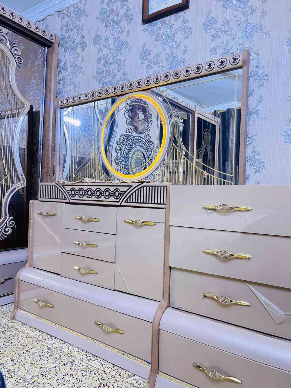 السلام عليكم غرفه نوم تركيه ضخمه تركيا للبيع متكونه من ١١ قطعه نضيفه جدا مكان بغداد حي اور.السعر مليون و ٨٠٠ وبيها مجال بسيط        للاستفسار رقمي  ***********
