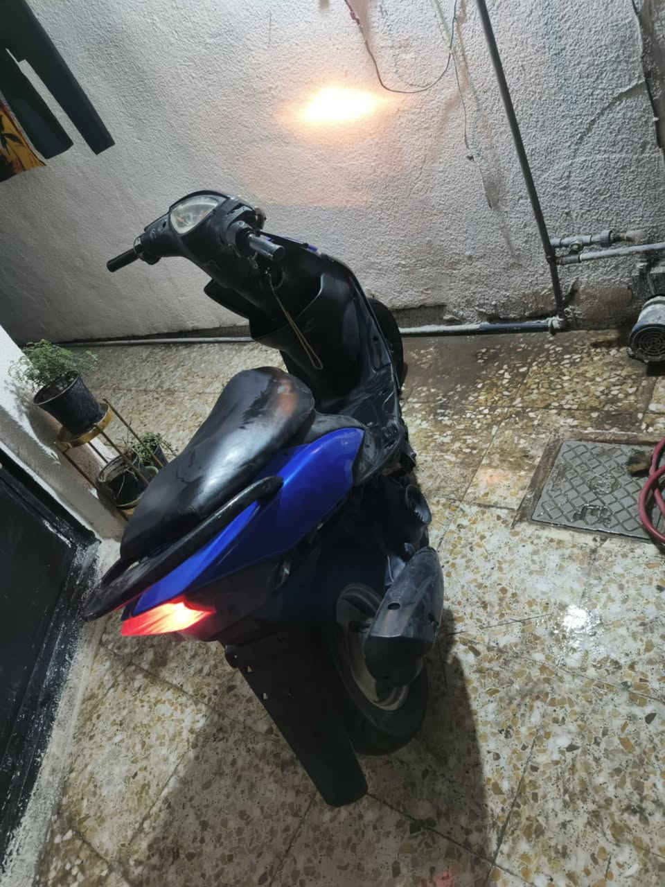 سلام عليكم دراجه ماكس عدله للبيع نقص بس باتري تشتغل هندر حاليا مكاني جزيره بغداد السياحيه رايده 375 
رقم تلفون ***********
