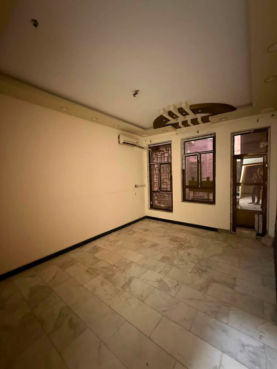 🏠 للإيجار بيت مرتب ومجهز بالكامل ✨
📐 المساحة: 50 متر
🛏️ 3 غرف نوم
🛋️ صالة
🍽️ مطبخ مجهز كاونتر
❄️ سبالت
🚿 خدمات كاملة

💰 بدل الإيجار: 850 ألف

📍 البيت مرتب ومناسب للعوائل، جاهز للسكن مباشرة 🌟

📞 للاستفسار والتفاصيل يرجى التواصل ***********
